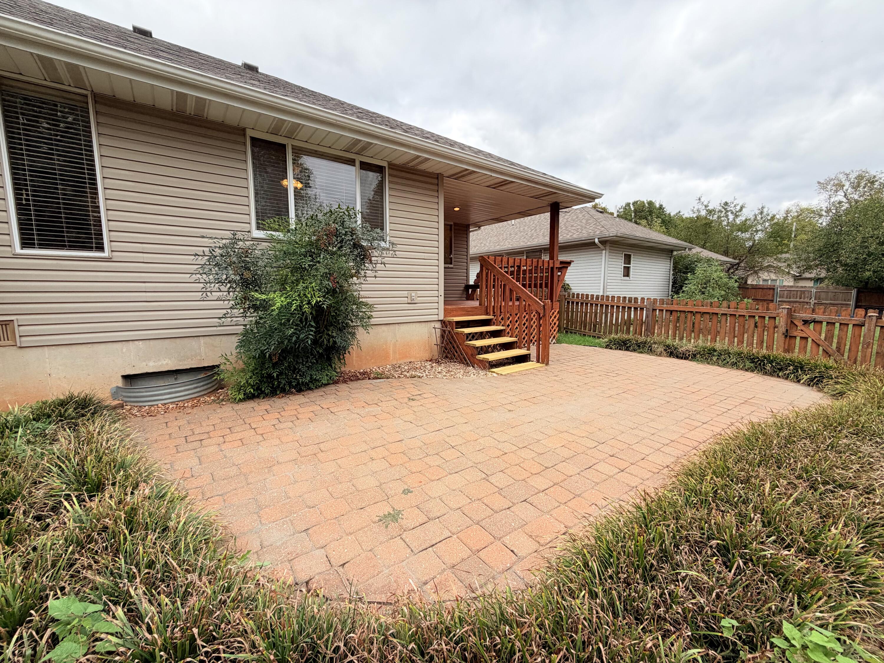4210 South Mentor Avenue Property Photo 3