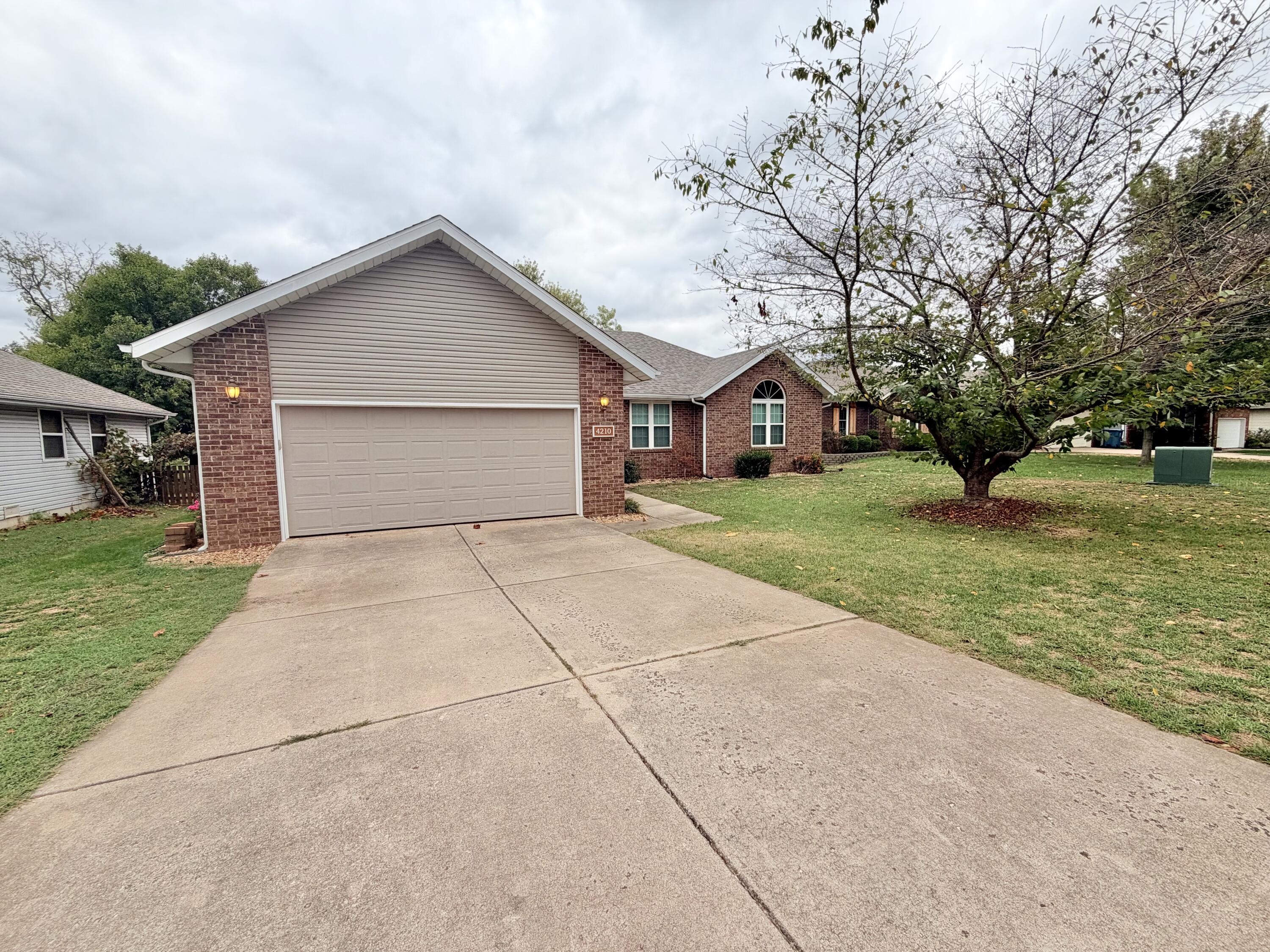 4210 South Mentor Avenue Property Photo 4