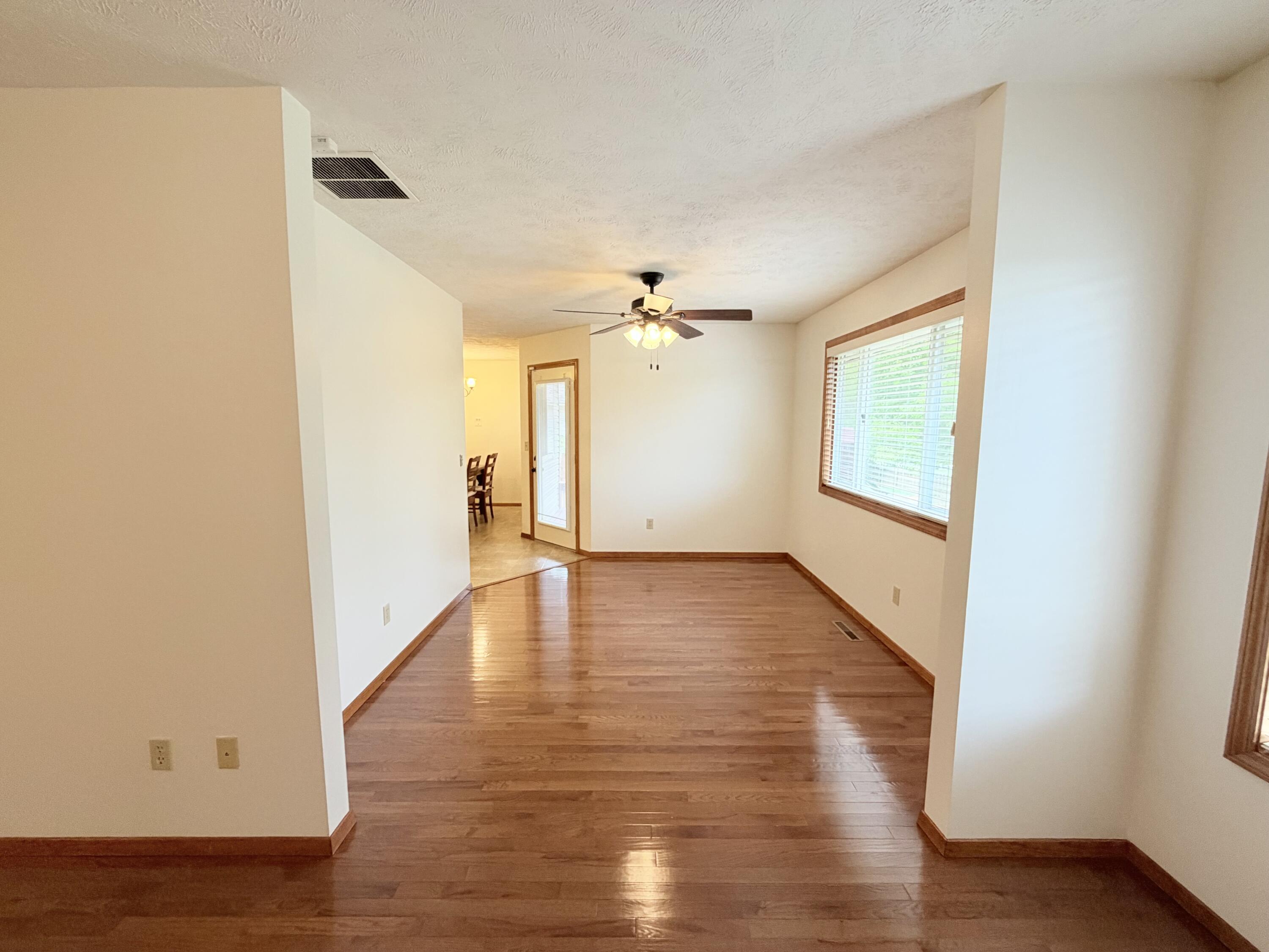 4210 South Mentor Avenue Property Photo 7