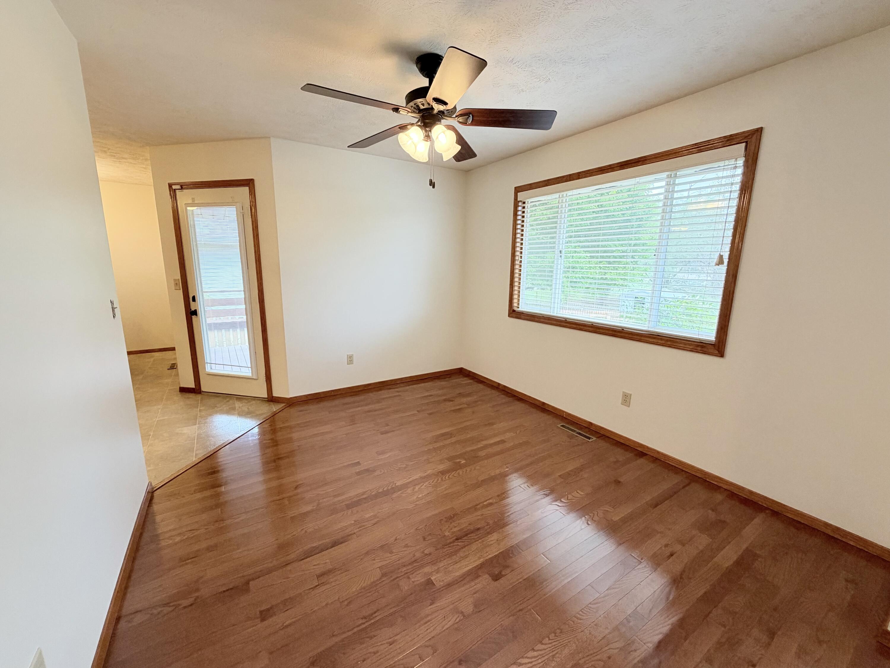 4210 South Mentor Avenue Property Photo 9