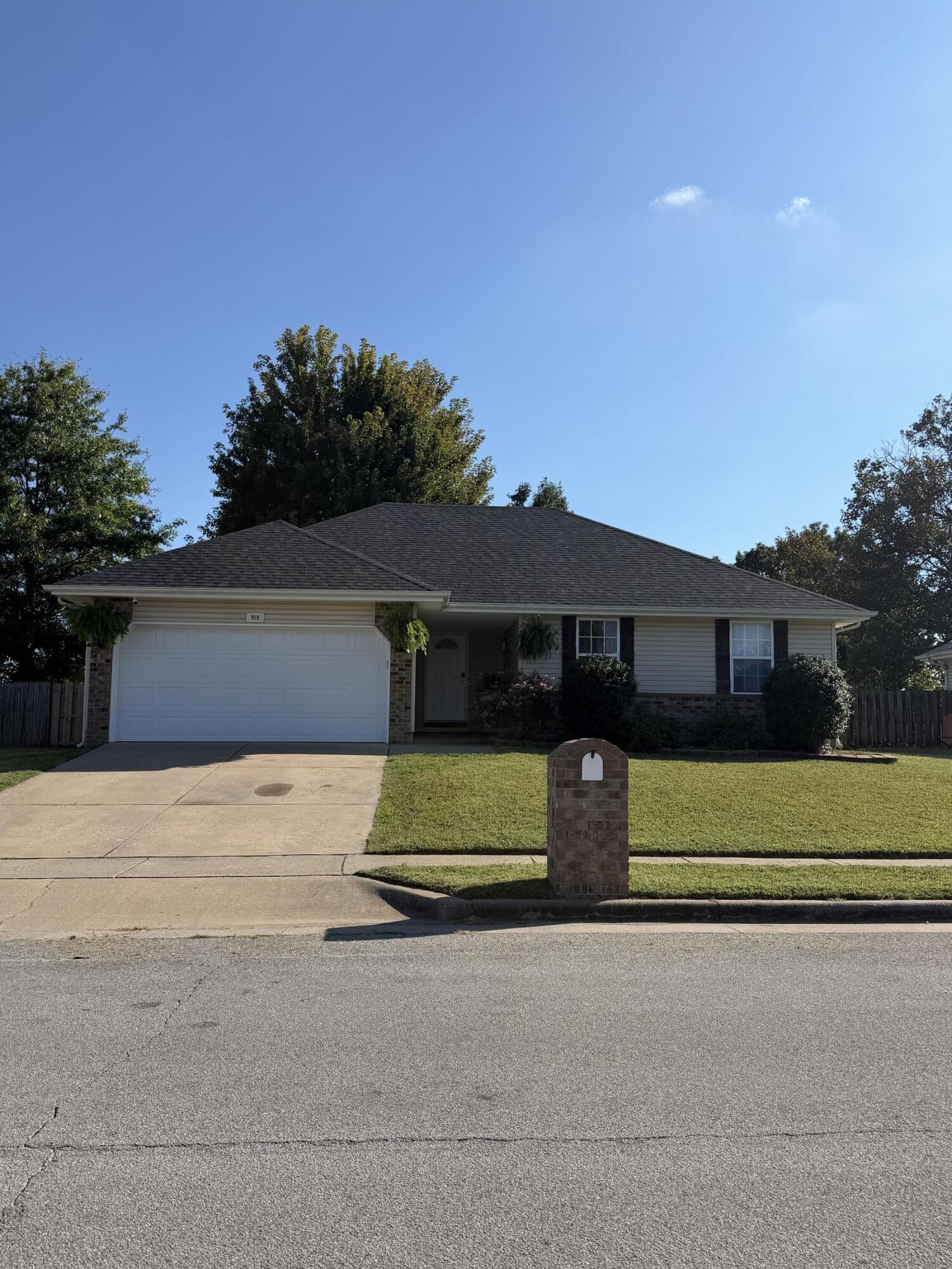 918 West Dustin Lane Property Photo 1