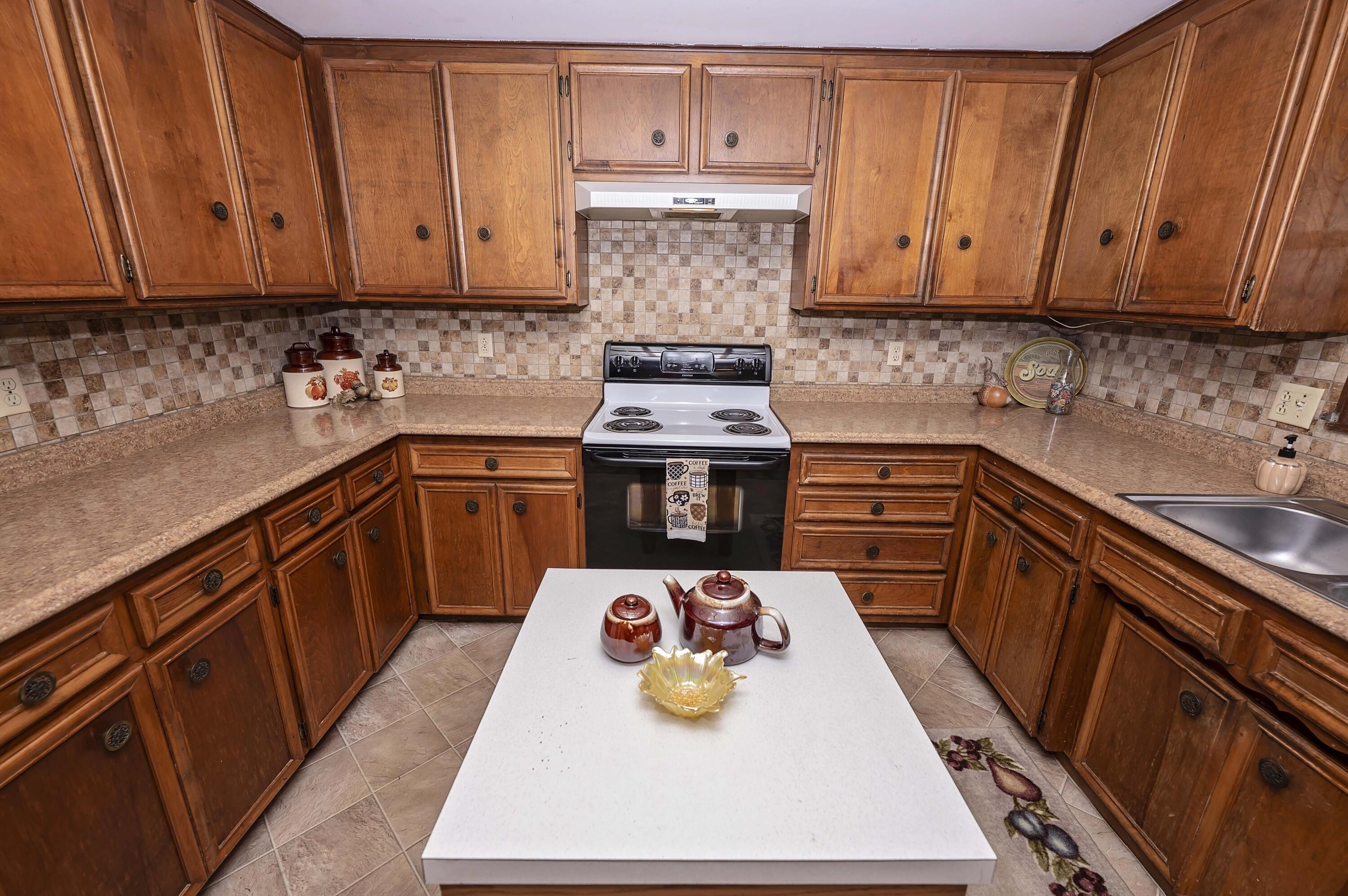 3550 North Rogers Avenue Property Photo 8