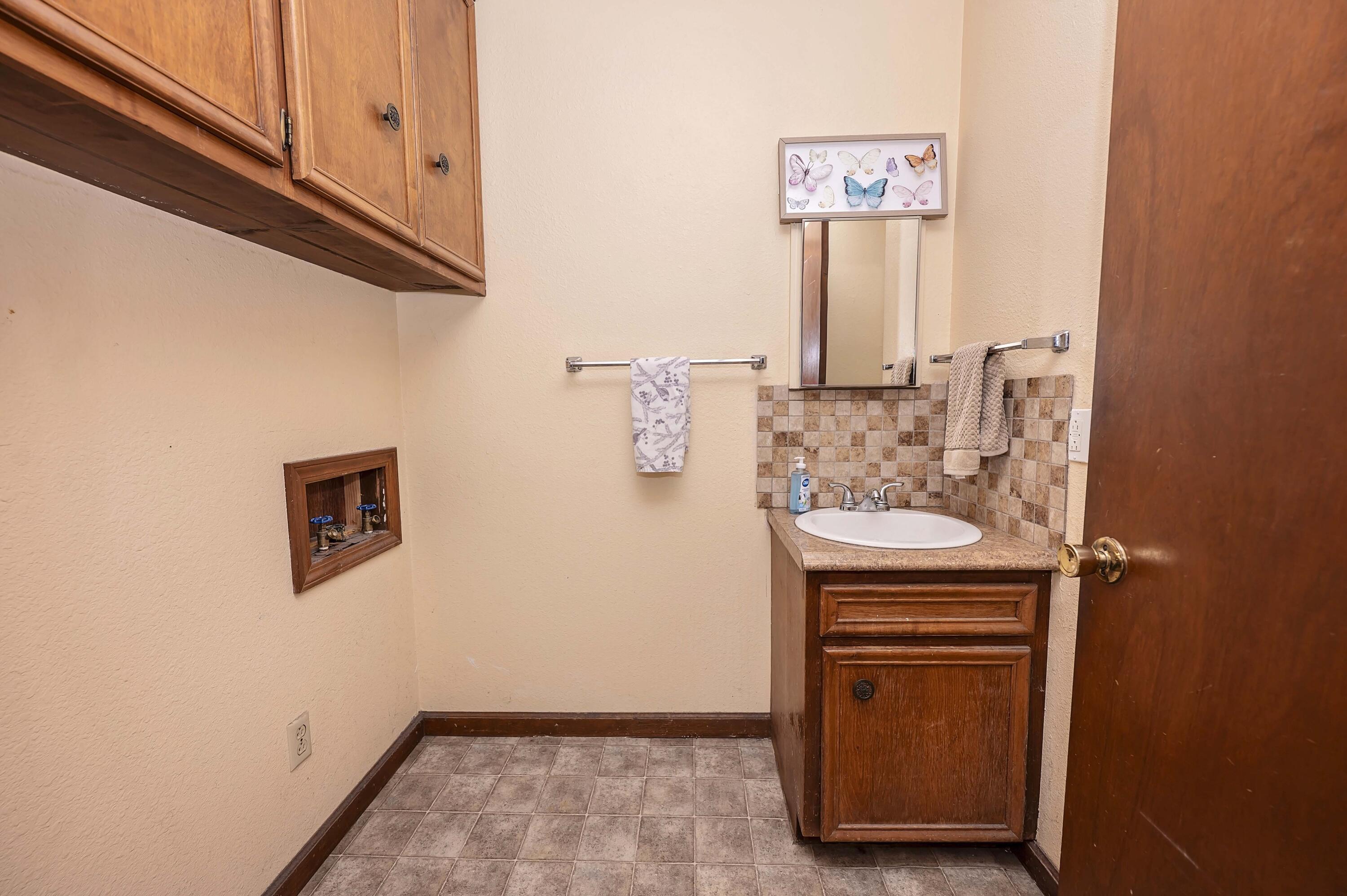 3550 North Rogers Avenue Property Photo 15