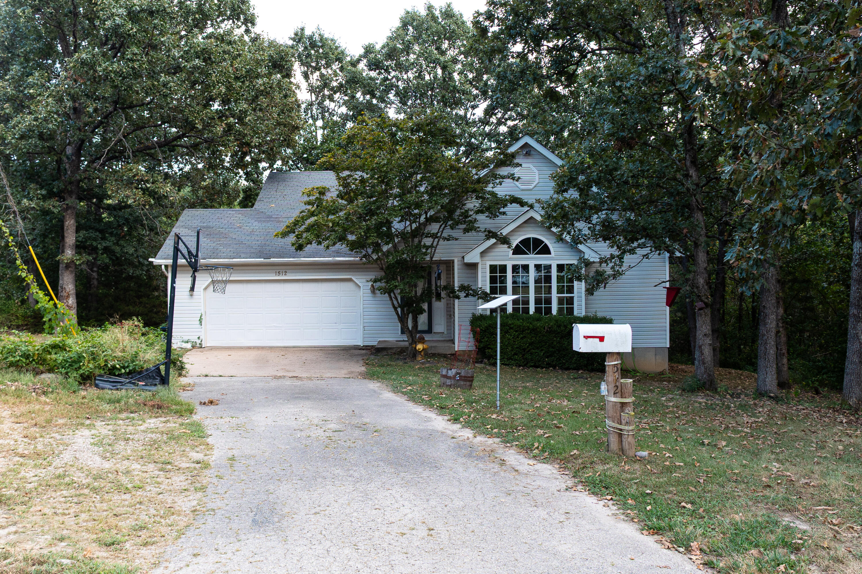 1512 Red Oak Drive Property Photo 2