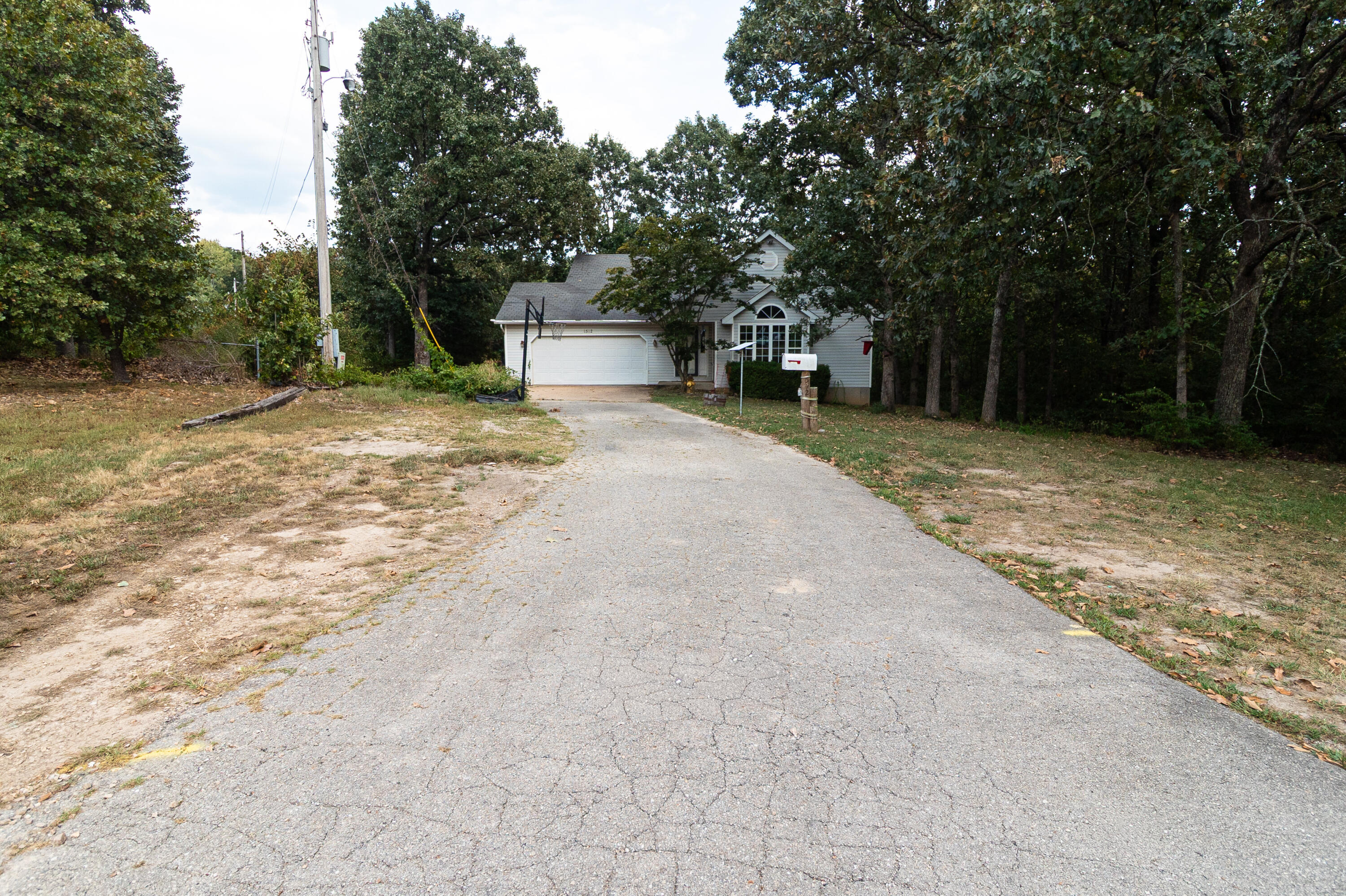 1512 Red Oak Drive Property Photo 3