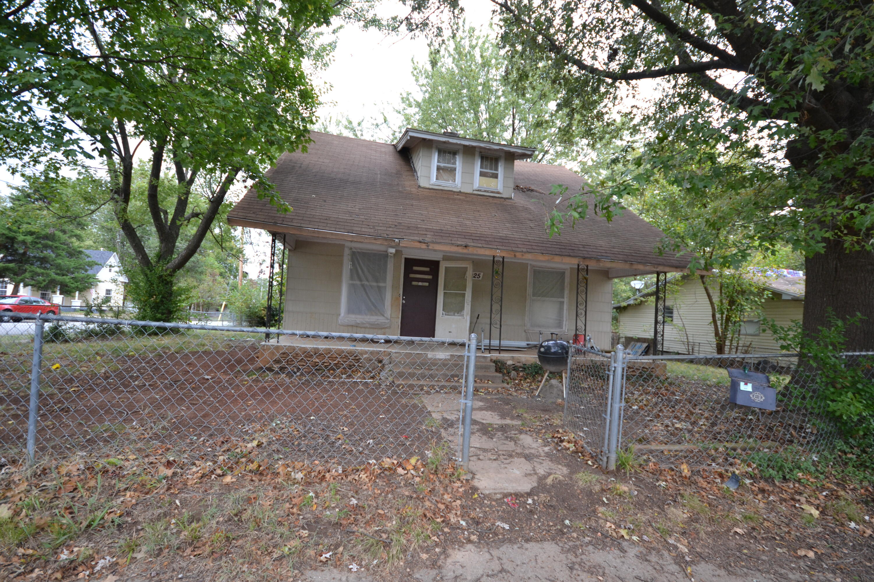 1925 West Lee Street Property Photo 1