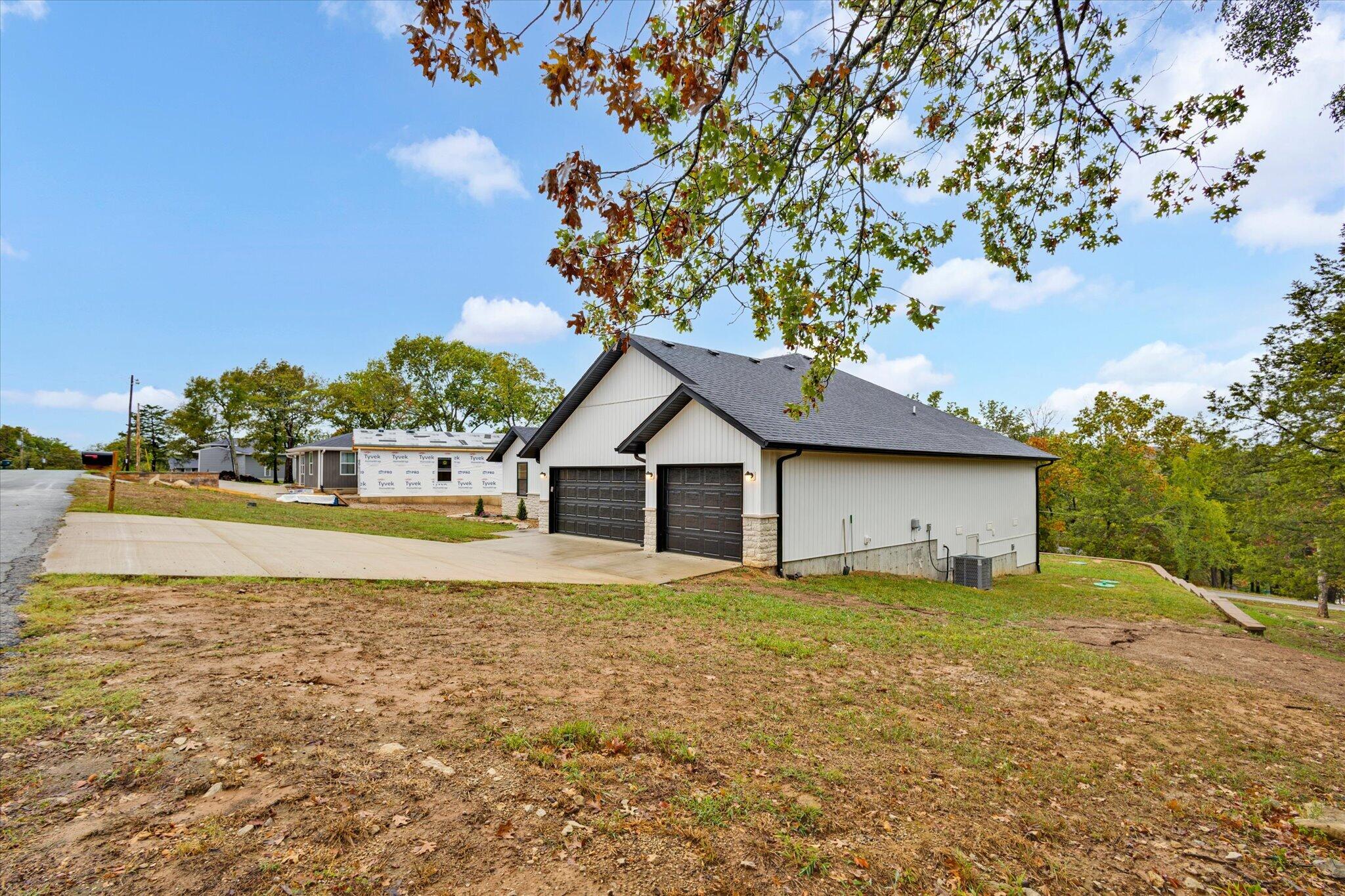 123 Pinewood Drive Property Photo 4