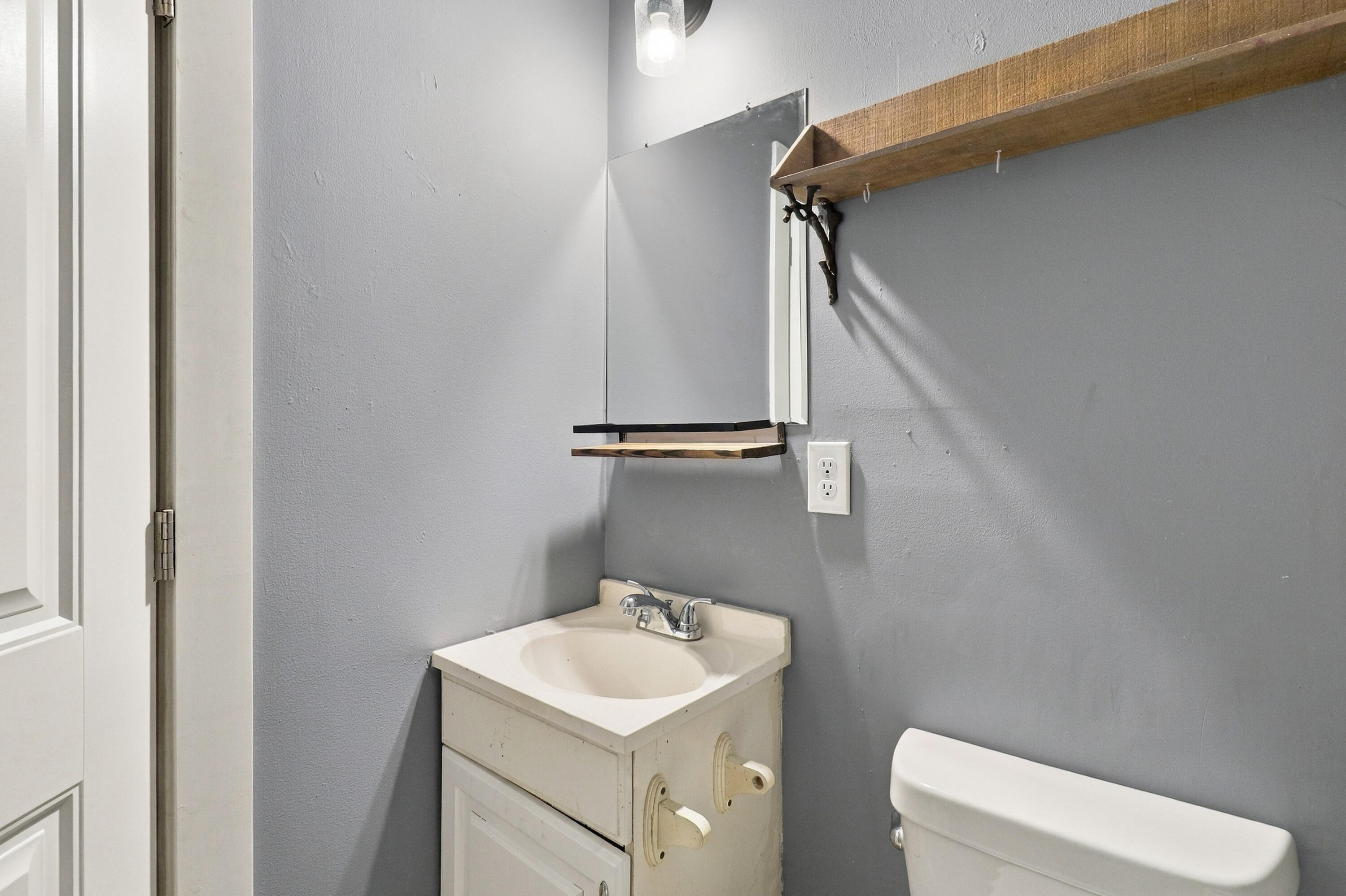1207 North Warren Avenue Property Photo 15
