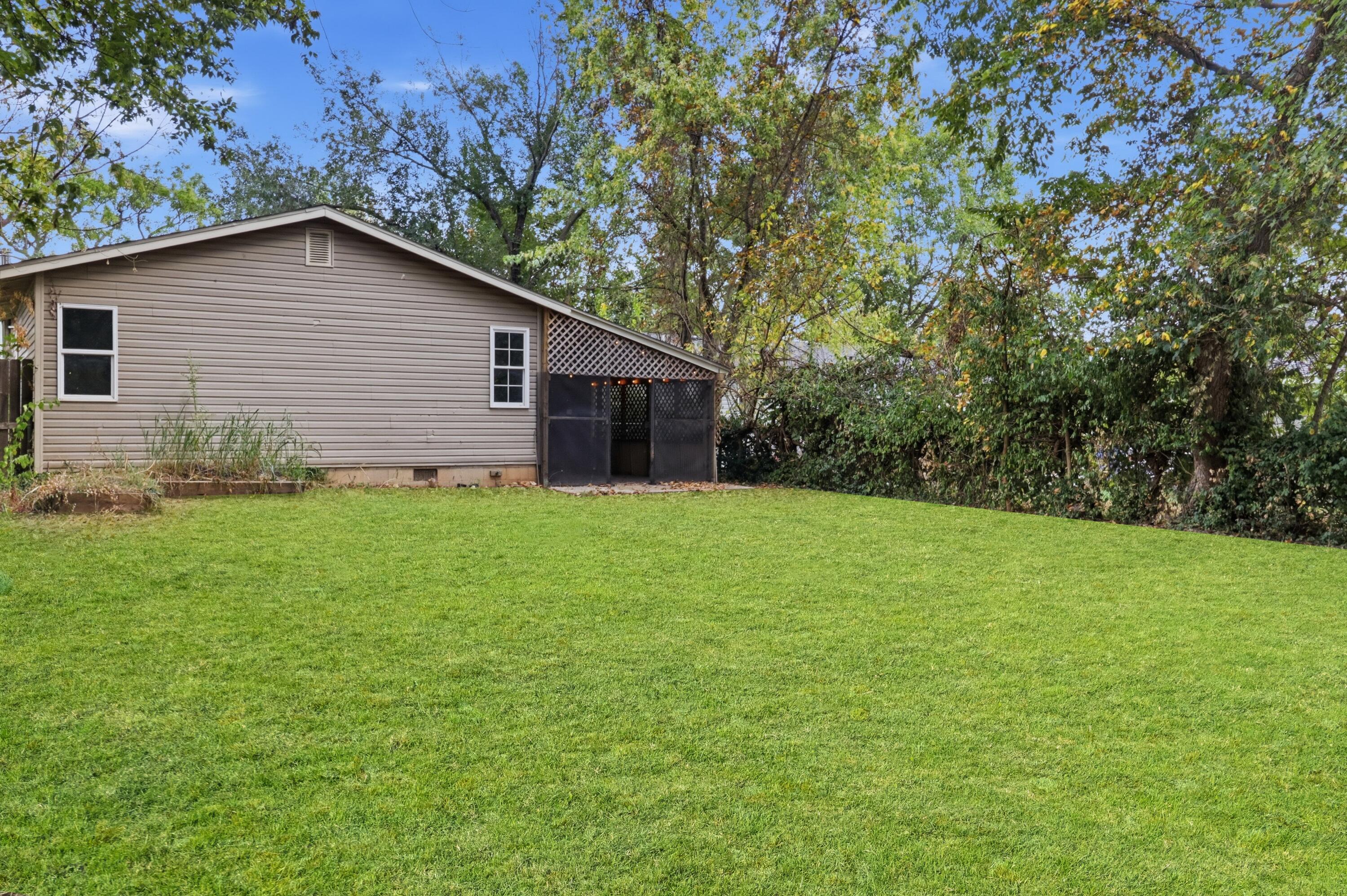 1207 North Warren Avenue Property Photo 17