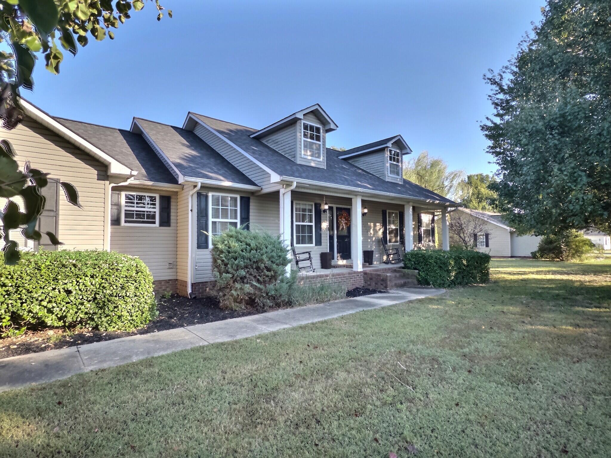 1112 Oakcrest Lane Property Photo 1