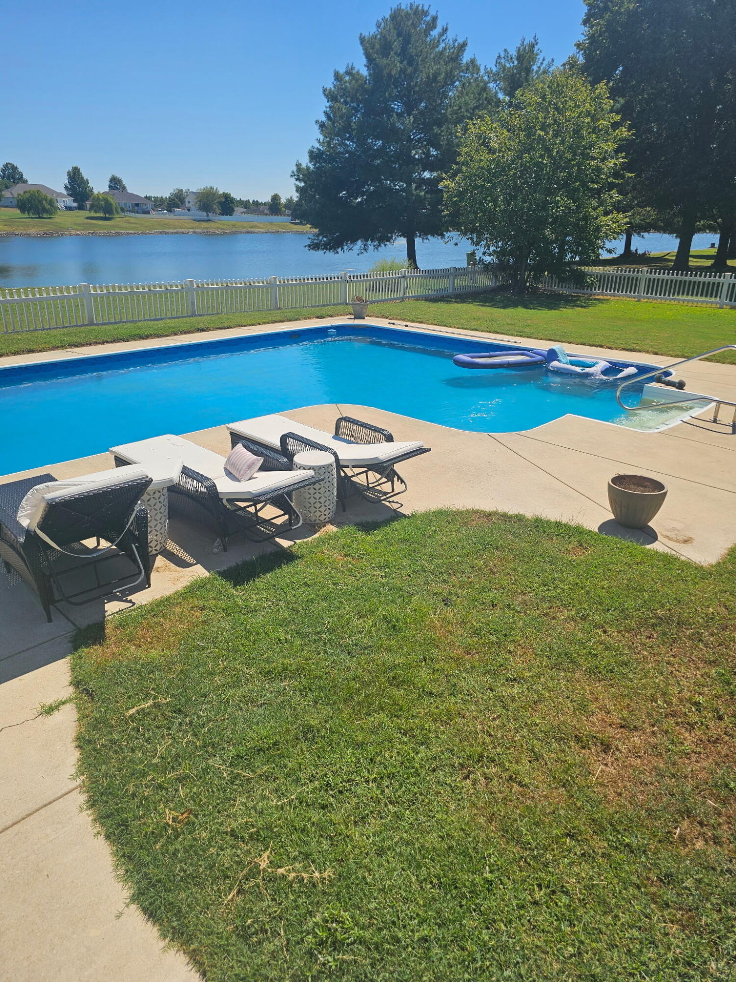 1112 Oakcrest Lane Property Photo 7