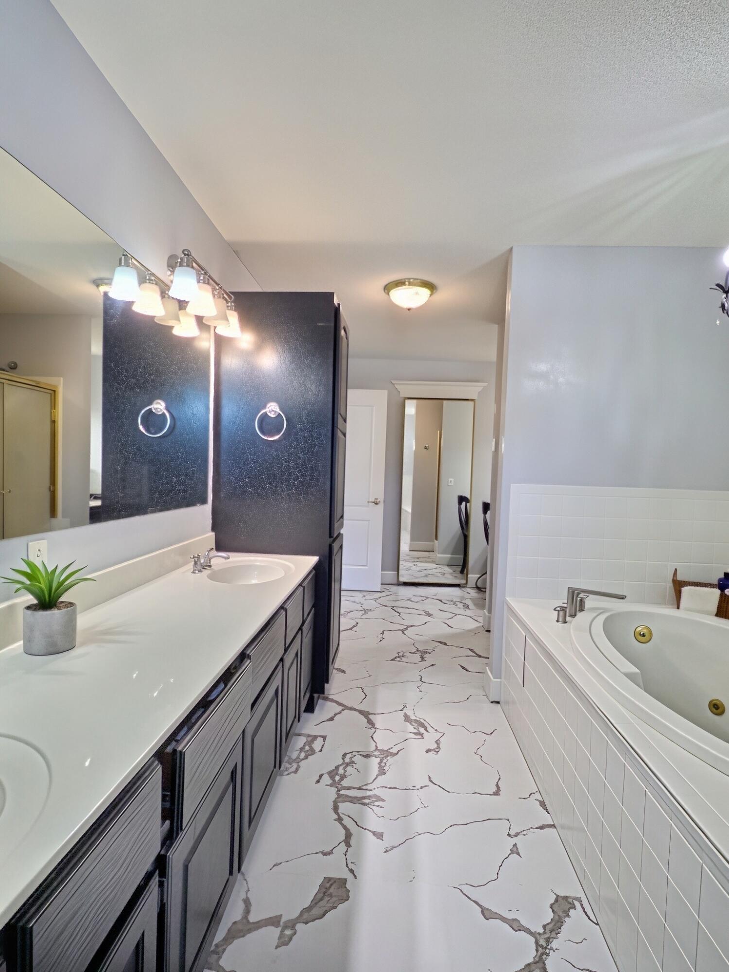 1112 Oakcrest Lane Property Photo 22
