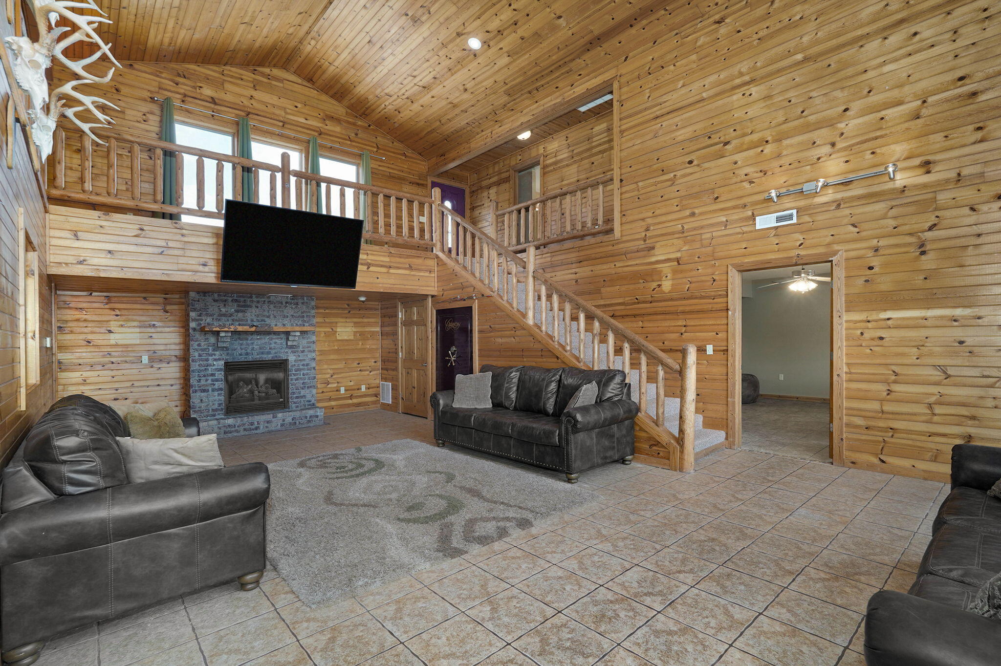 9064 State Highway V Property Photo 32