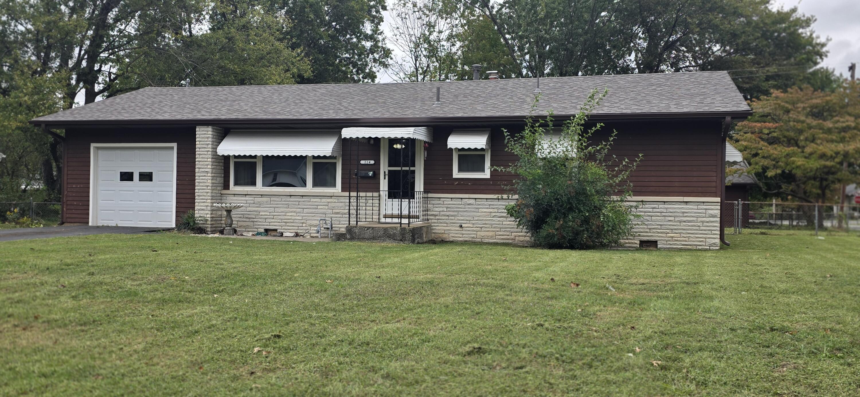 224 South Forest Lane Property Photo 1