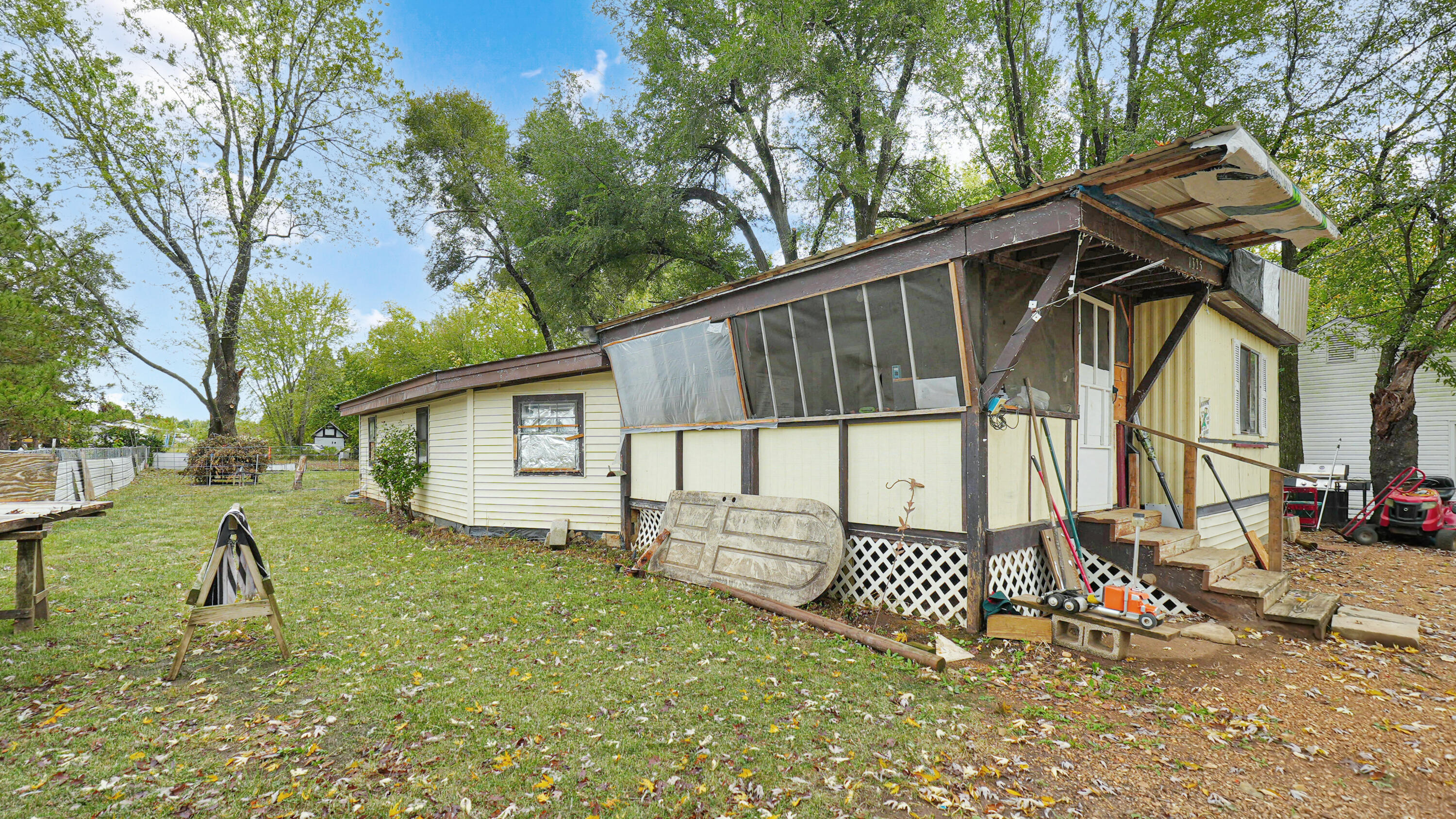 1325 West Mill Street Property Photo 3