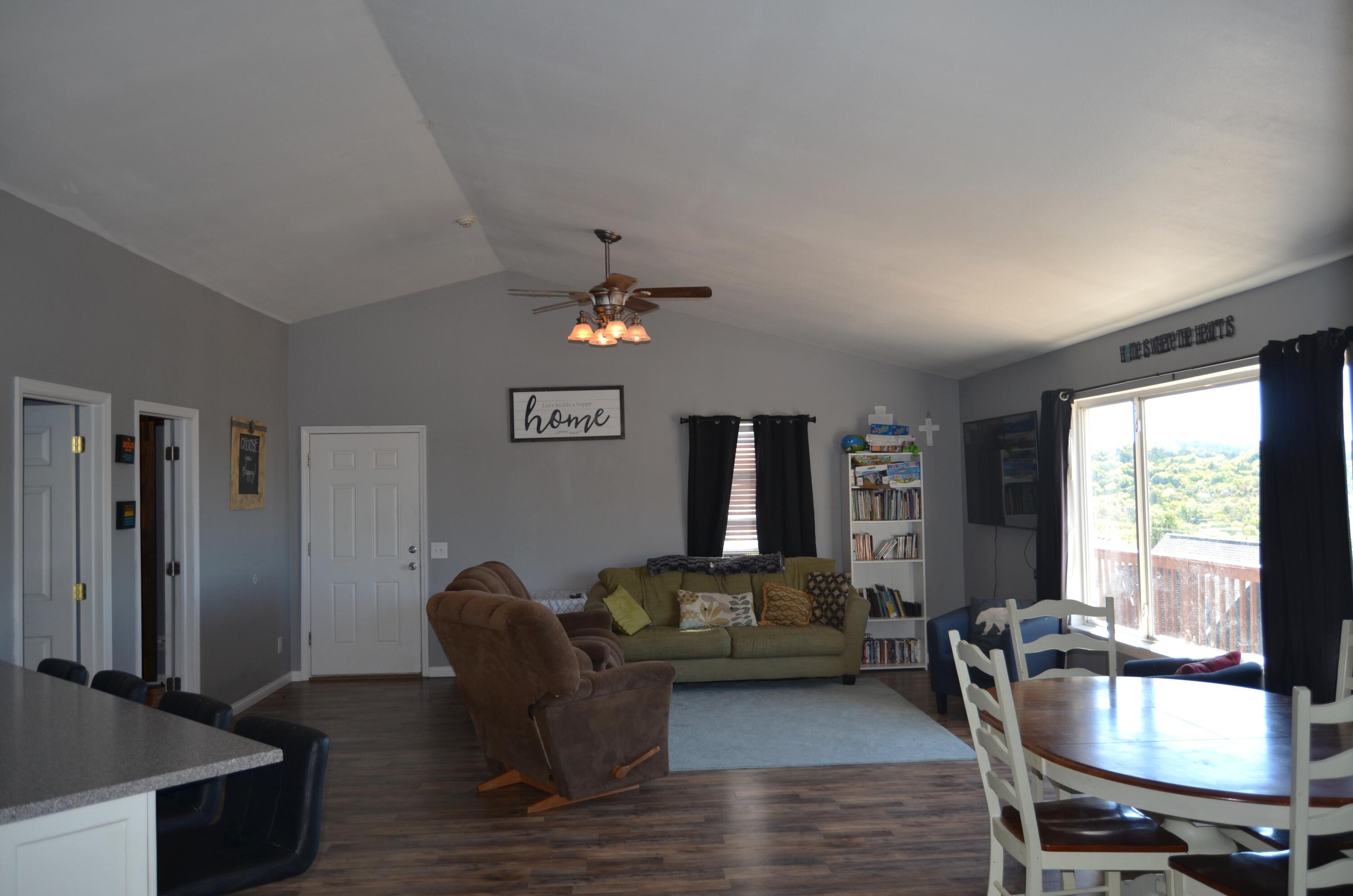 109 Praise Way Property Photo 5