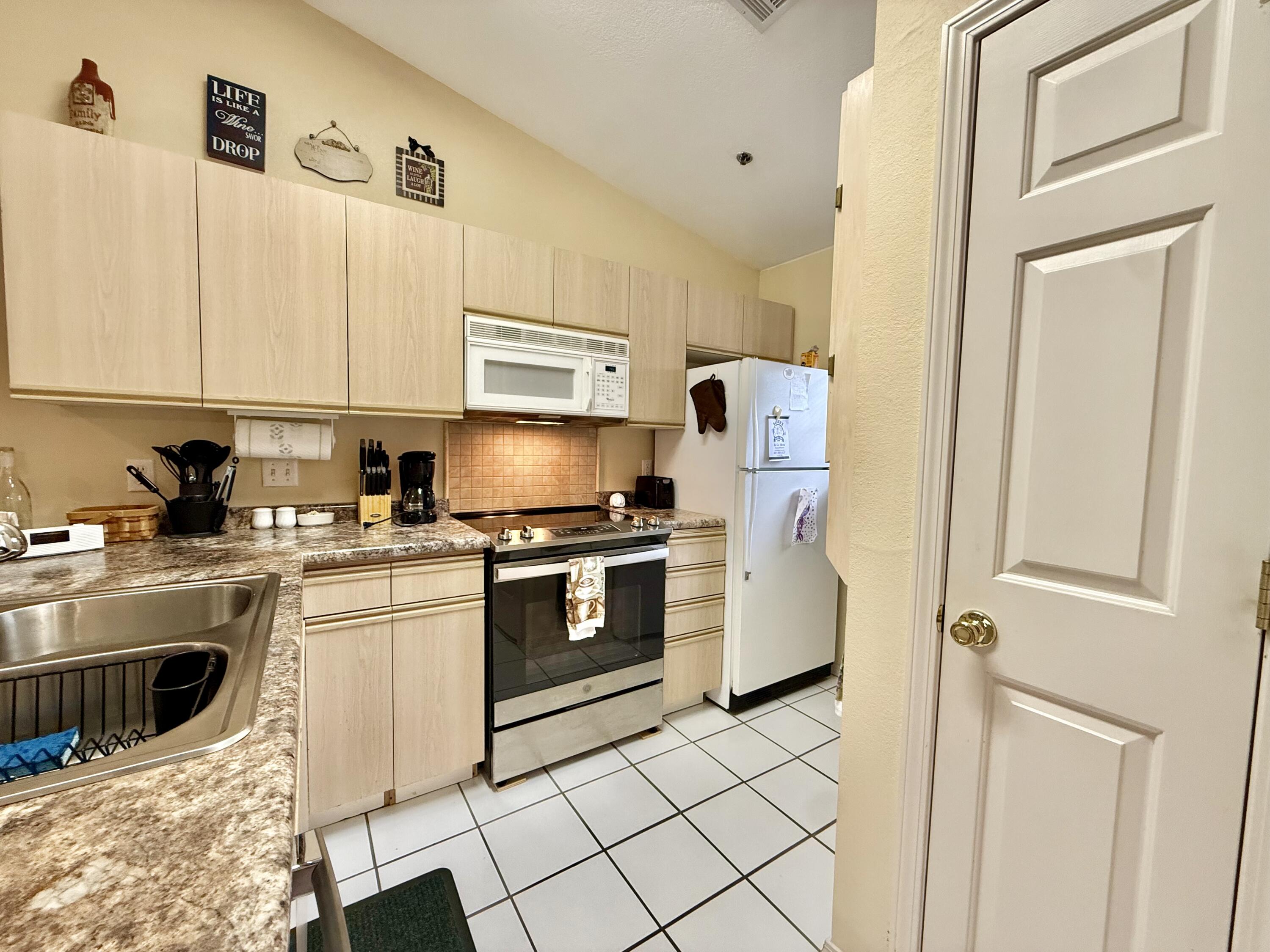 31 Golfshores Drive Apt 26 Property Photo 4