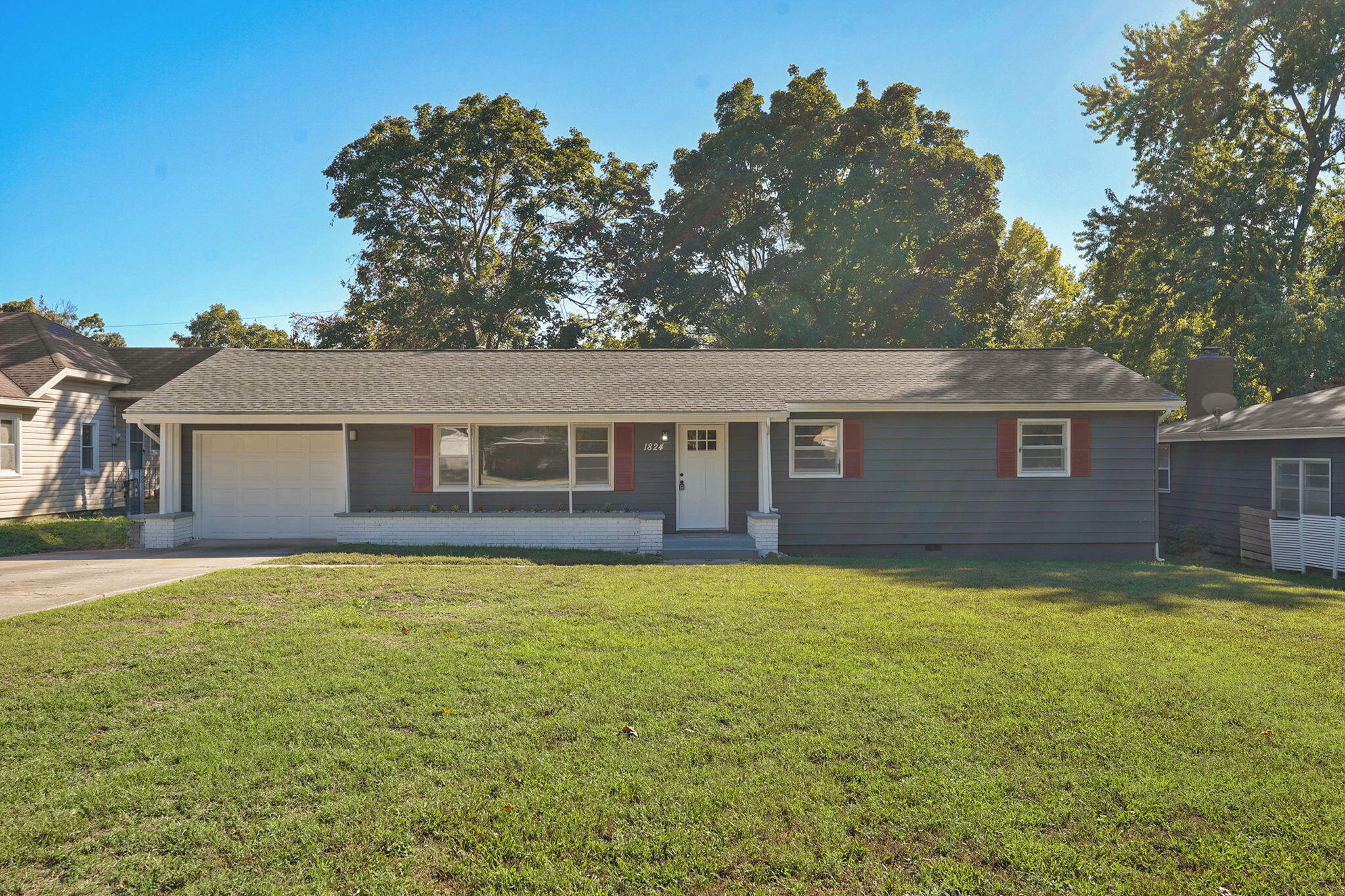 1824 East Crestview Street Property Photo 1