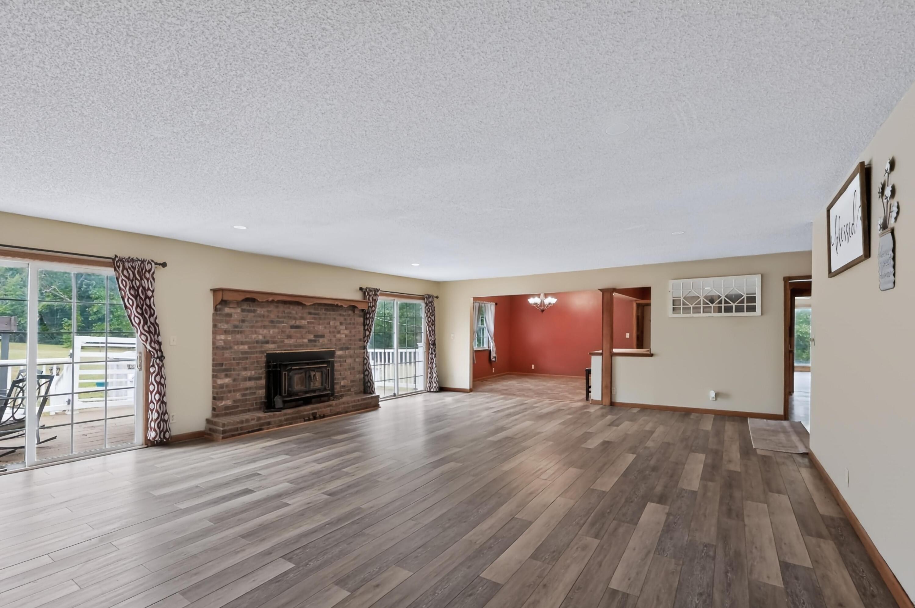 12626 Highway K Property Photo 4