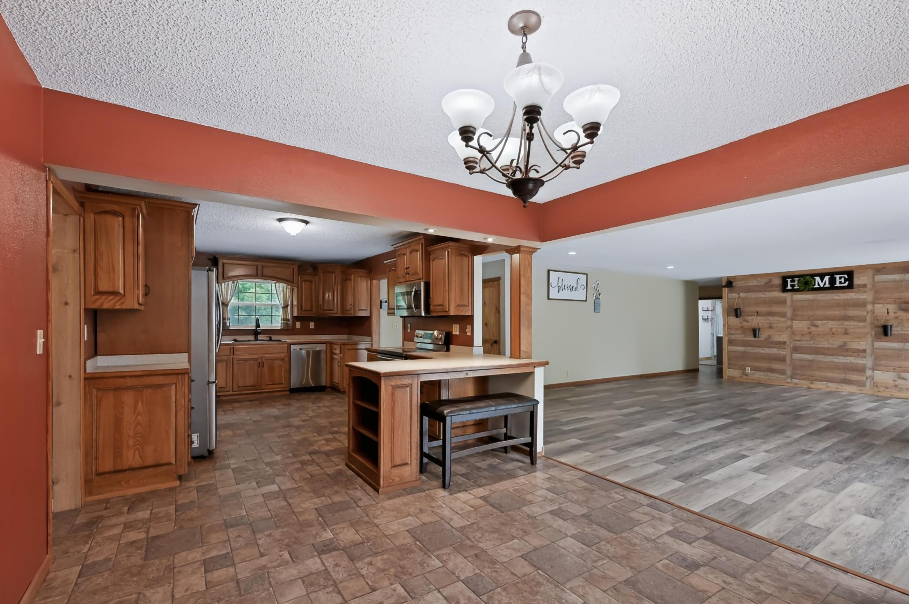 12626 Highway K Property Photo 5