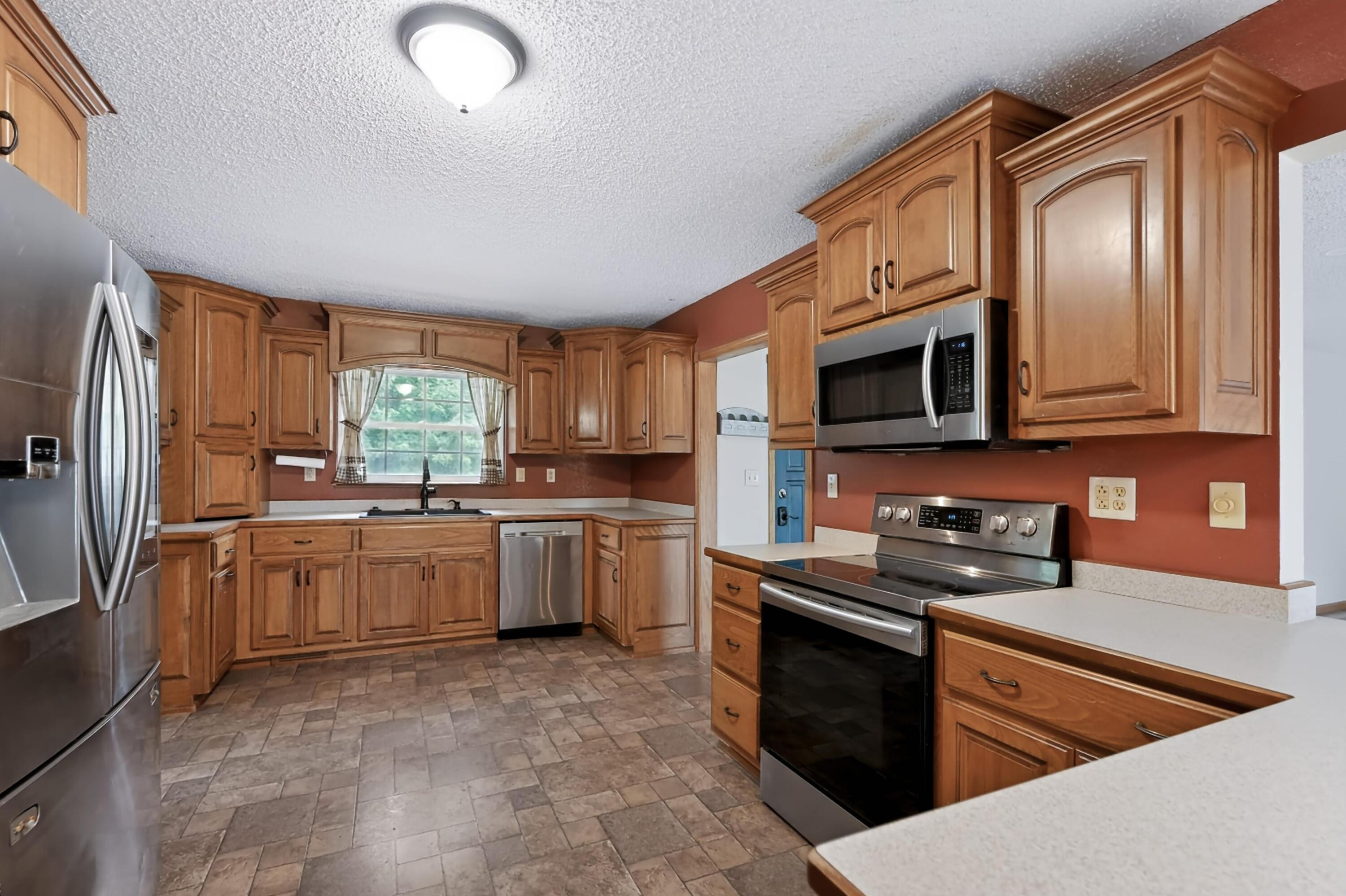 12626 Highway K Property Photo 6