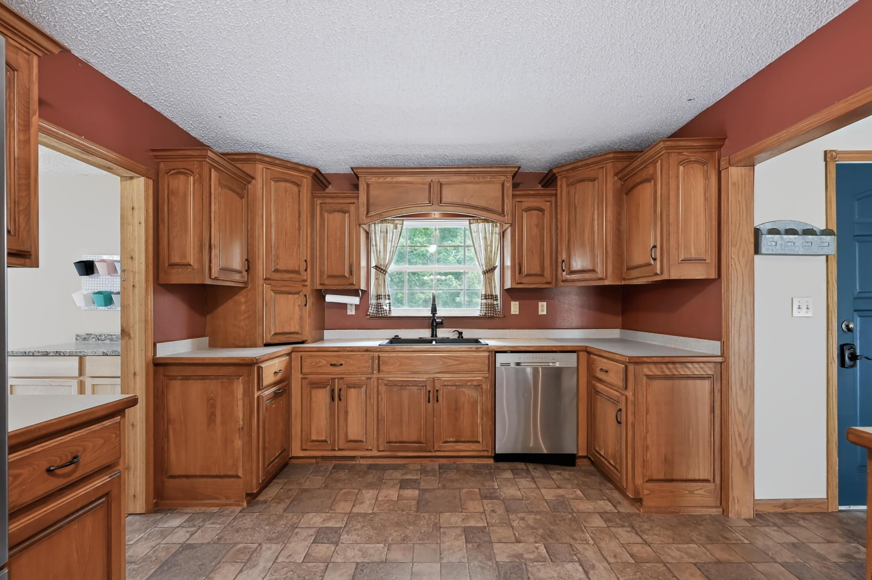 12626 Highway K Property Photo 7