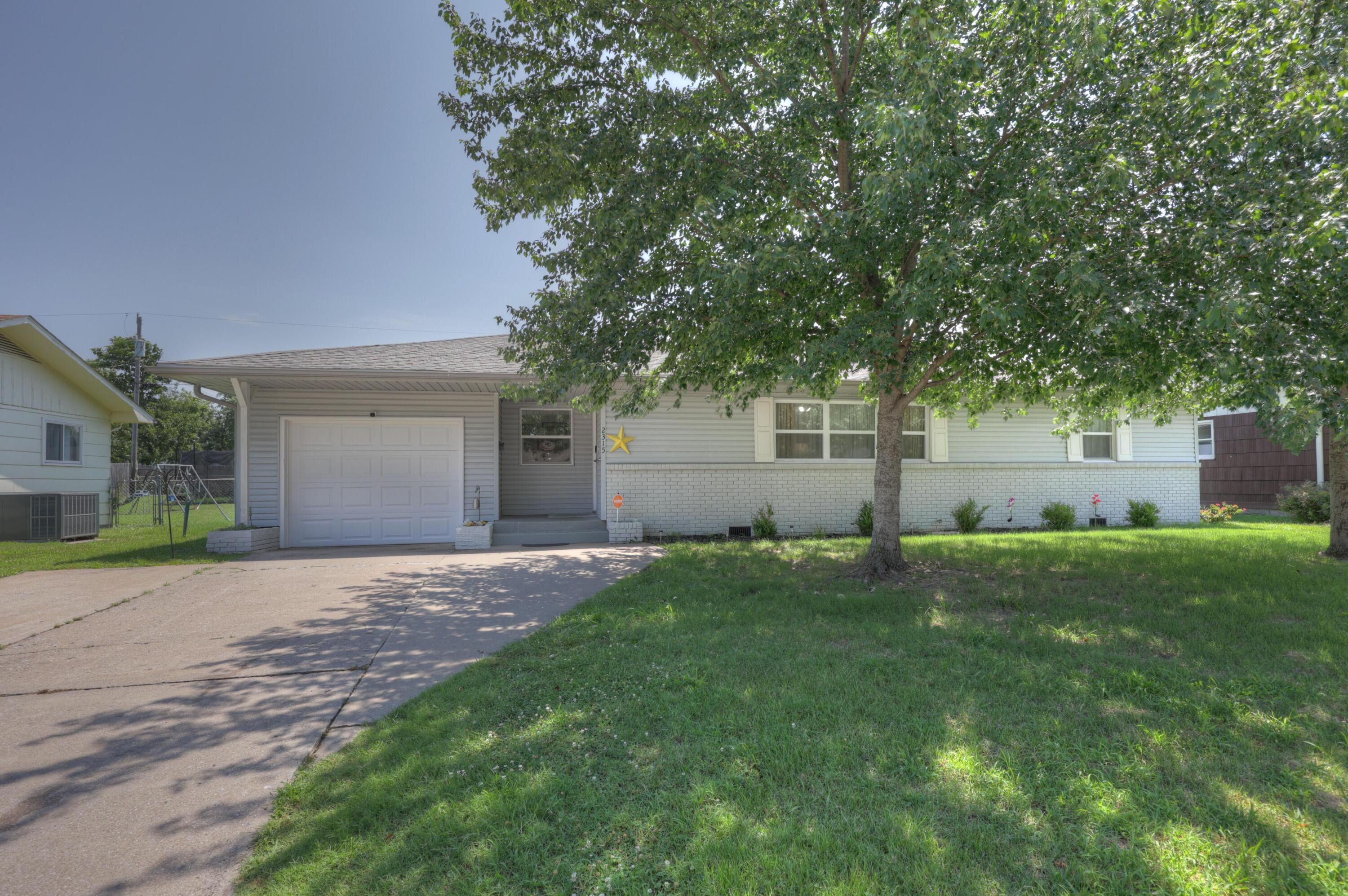 2315 Mississippi Avenue Property Photo 1