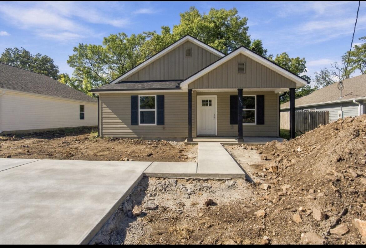 806 North Walker Street Property Photo 1