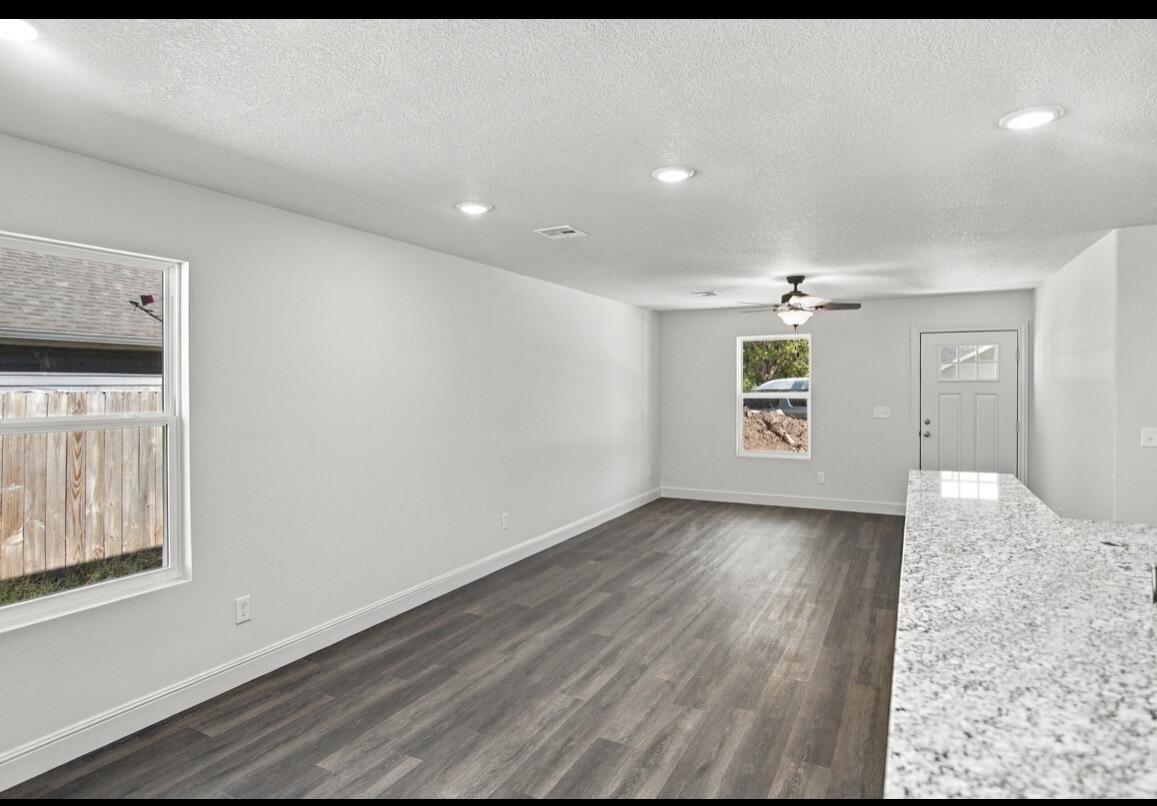806 North Walker Street Property Photo 5