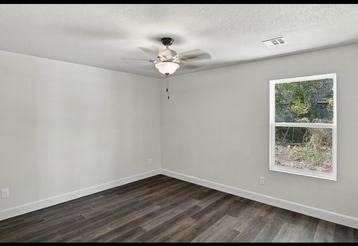 806 North Walker Street Property Photo 10