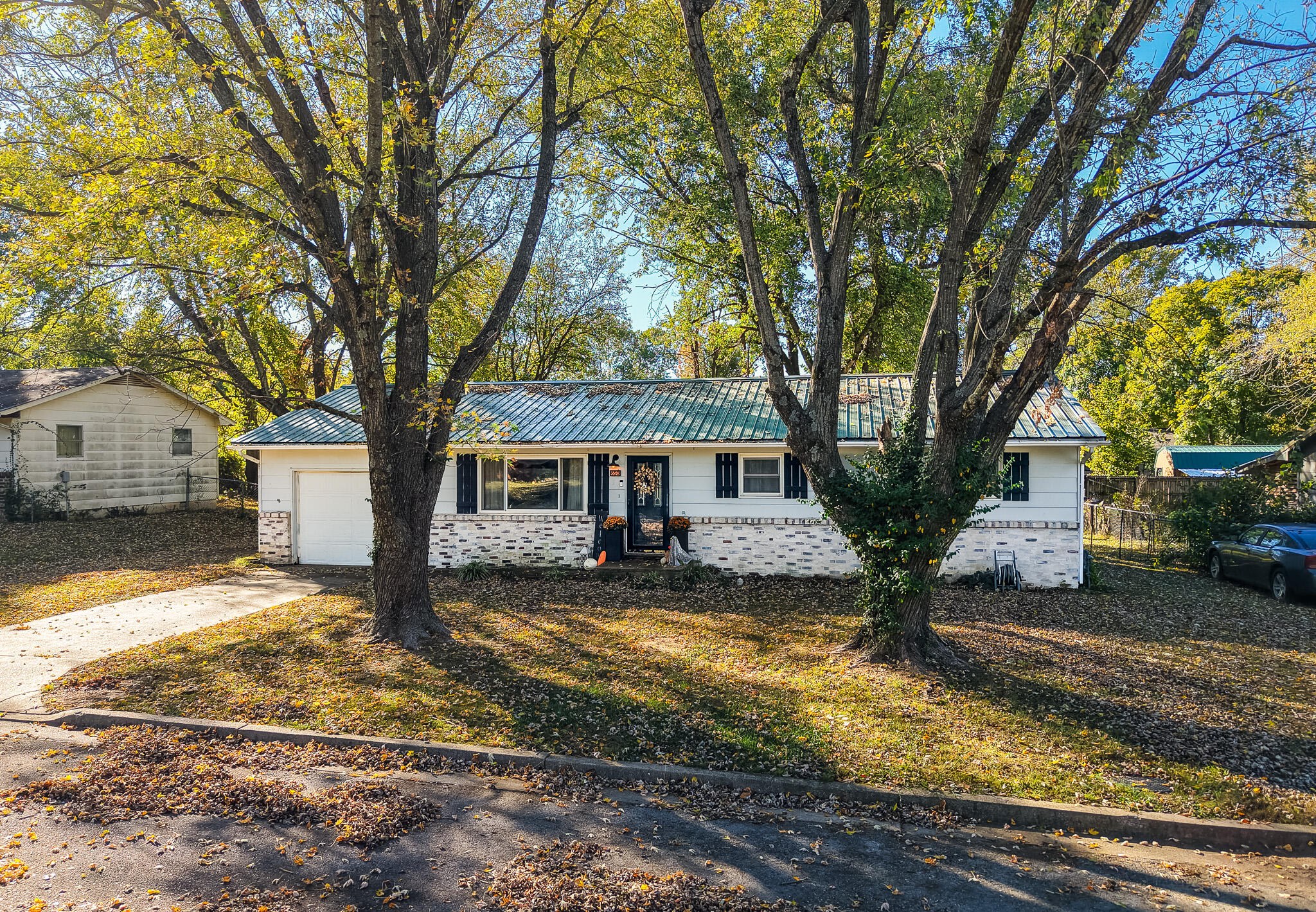 650 West Plumb Street Property Photo 1