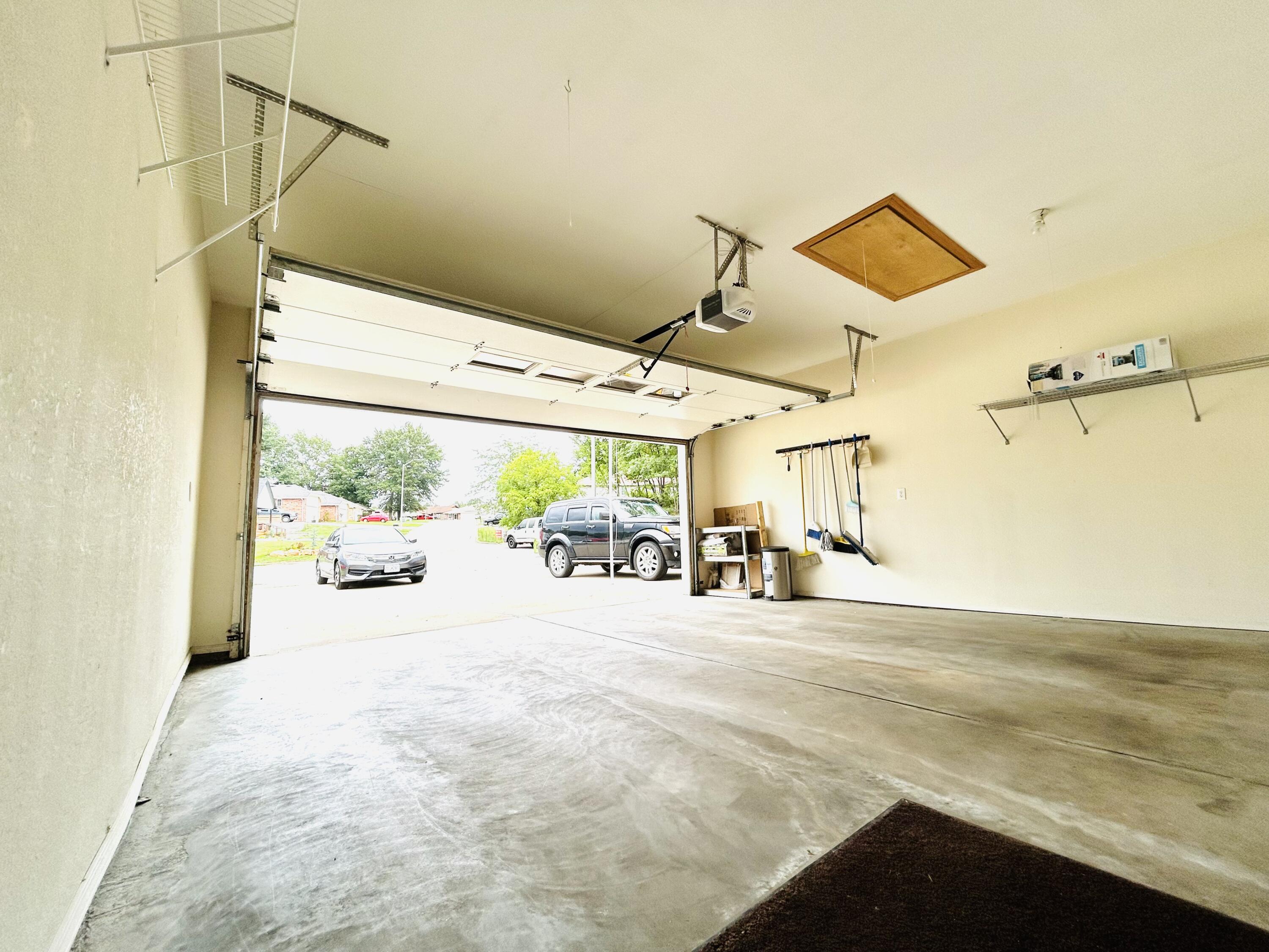 2781 South Meadowlark Avenue Property Photo 4