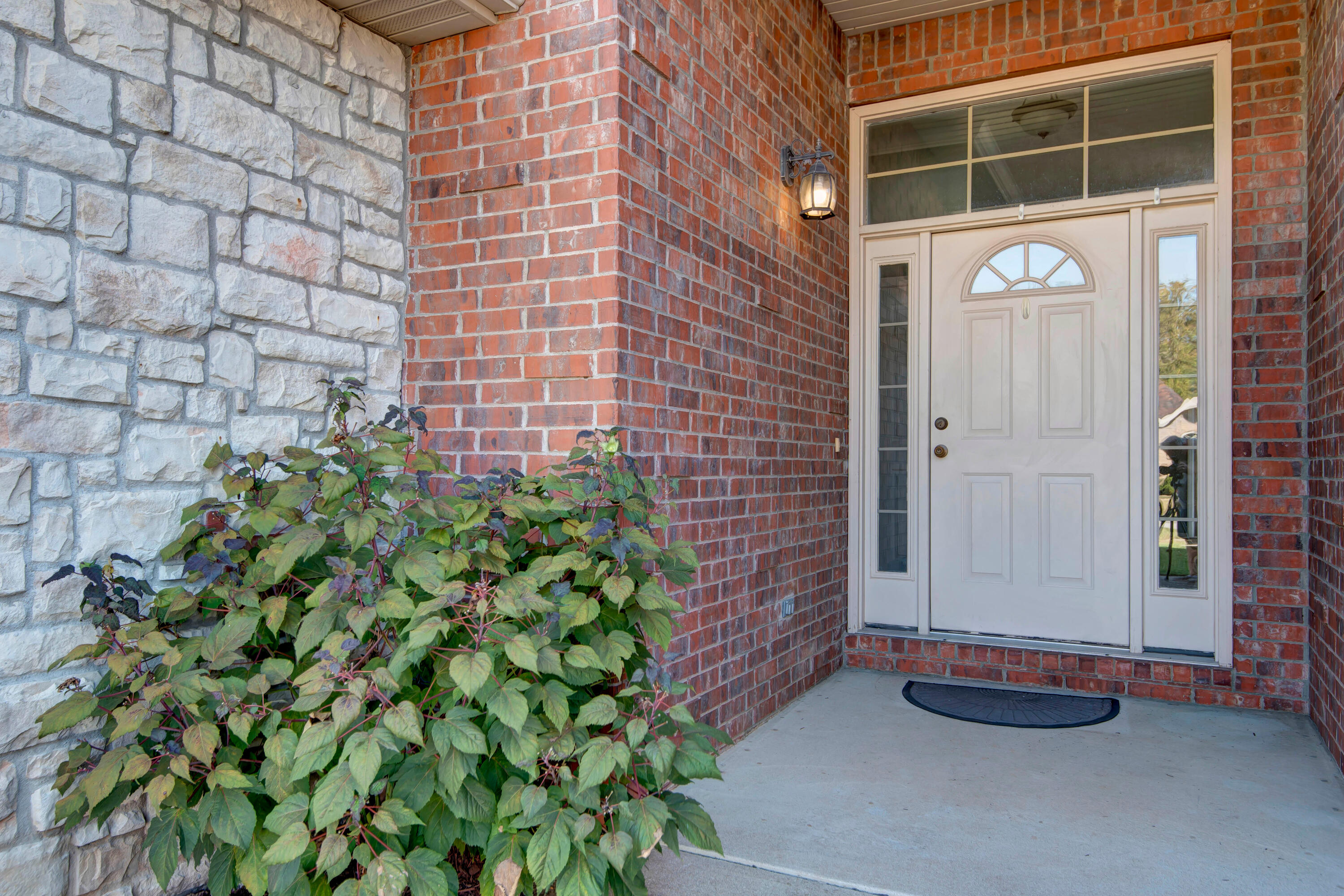 1136 South Elmwood Avenue Property Photo 3