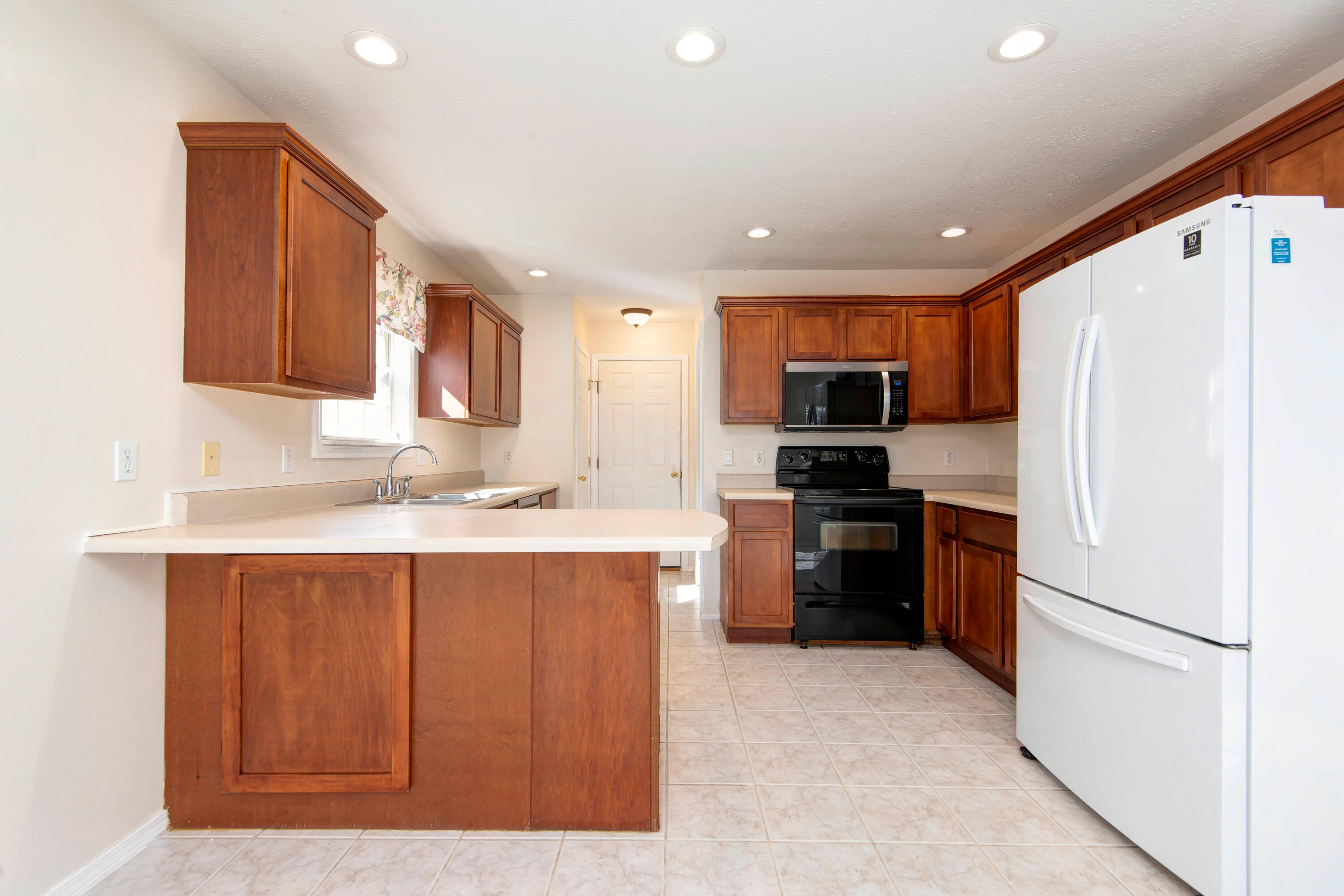 1136 South Elmwood Avenue Property Photo 8