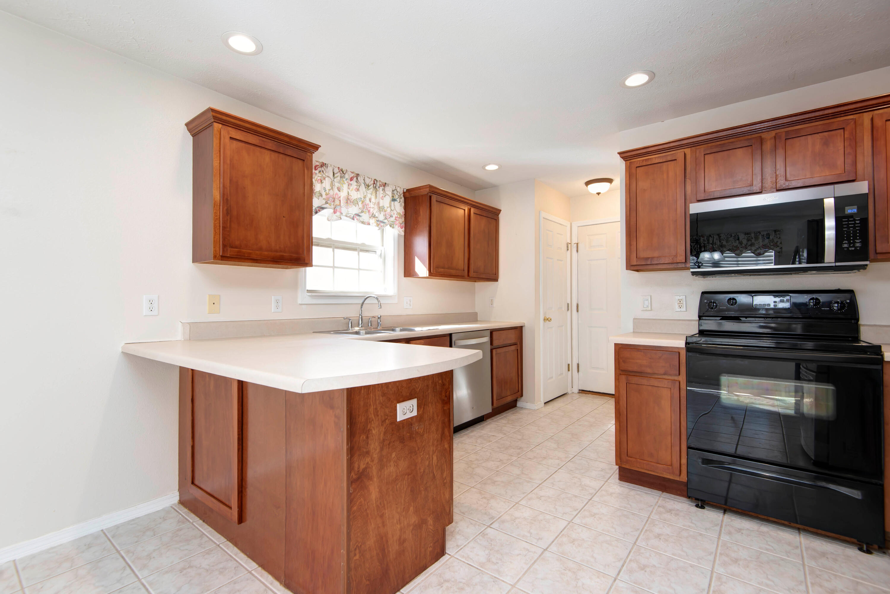 1136 South Elmwood Avenue Property Photo 9