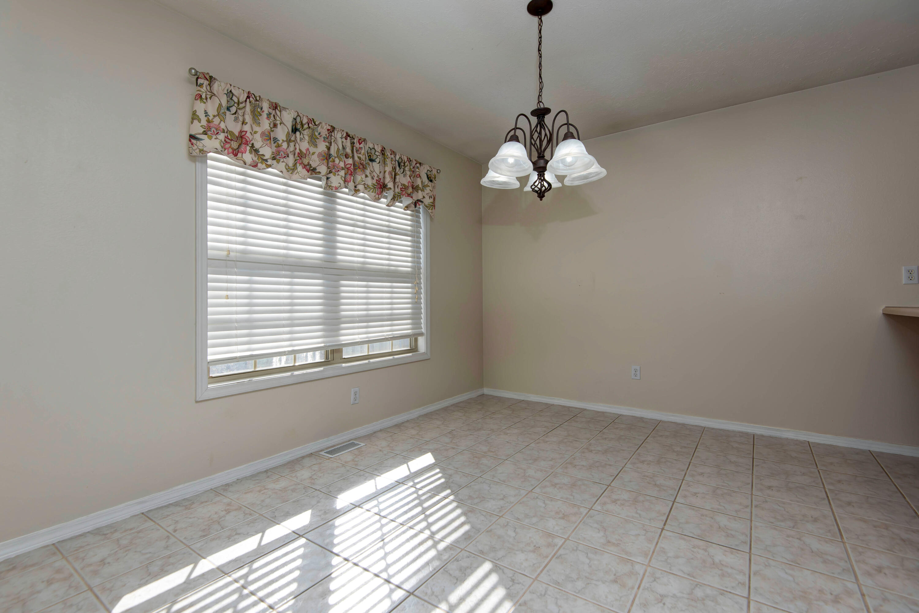 1136 South Elmwood Avenue Property Photo 12