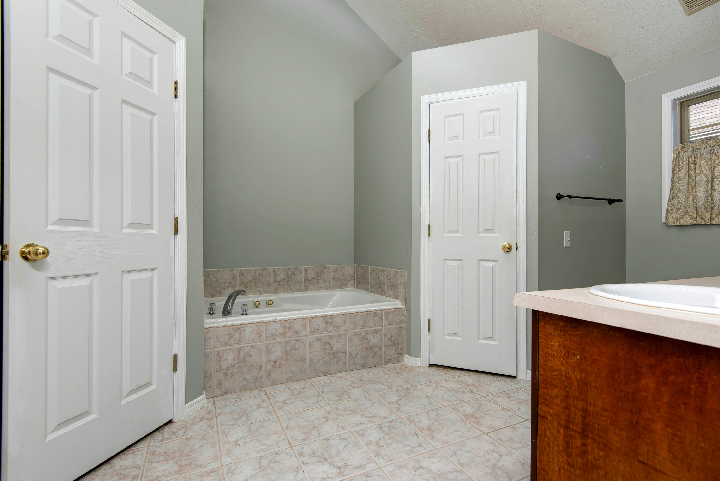 1136 South Elmwood Avenue Property Photo 20