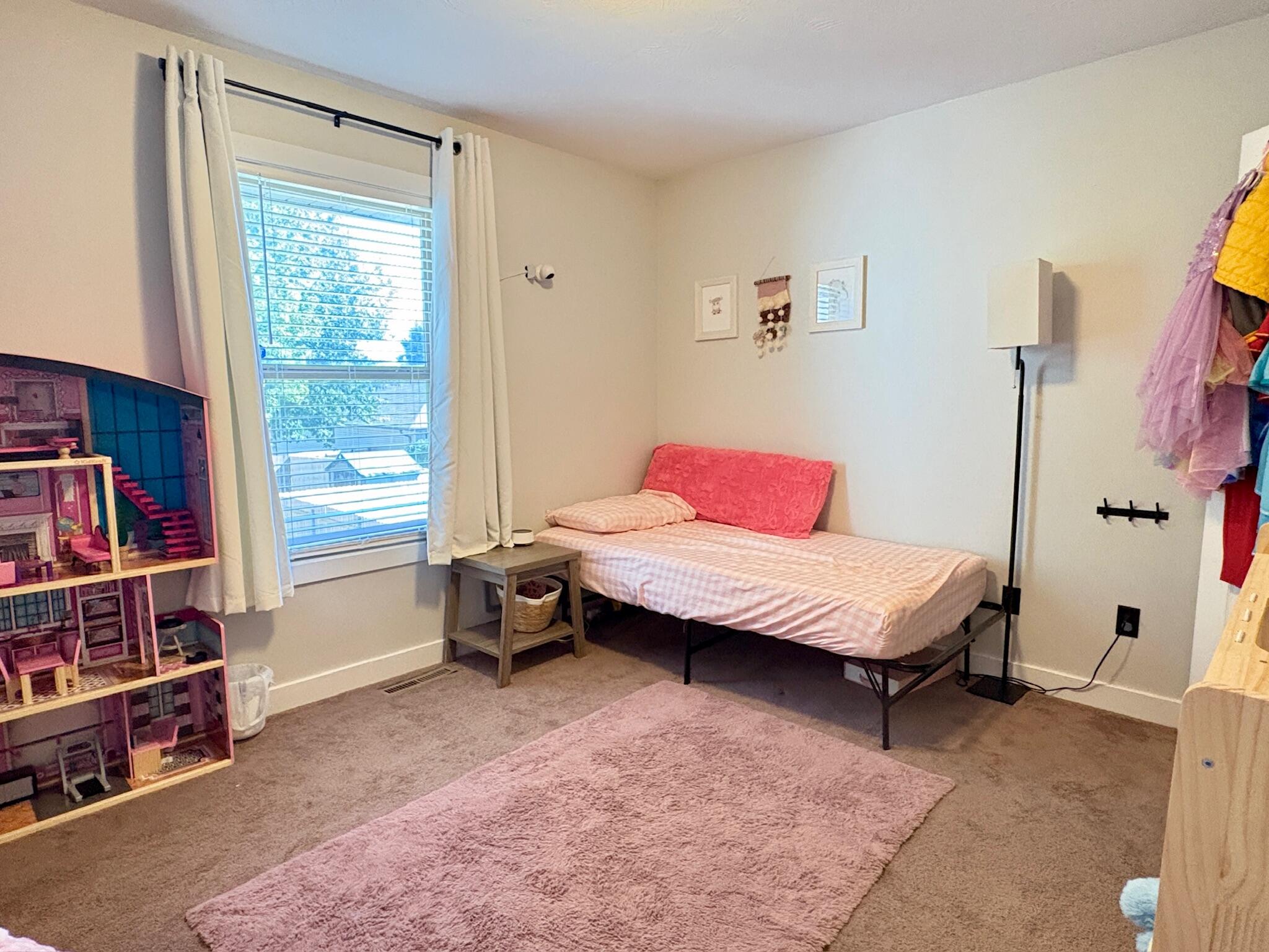 3226 North Dickerson Avenue Property Photo 12