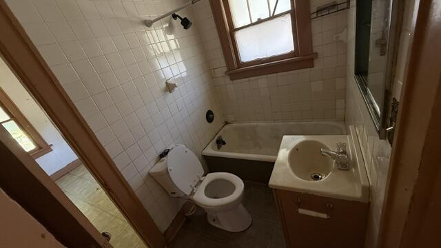 2009 West College Street Property Photo 7