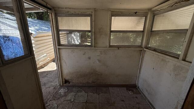 2009 West College Street Property Photo 17