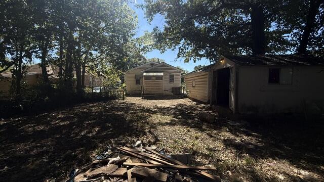 2009 West College Street Property Photo 23