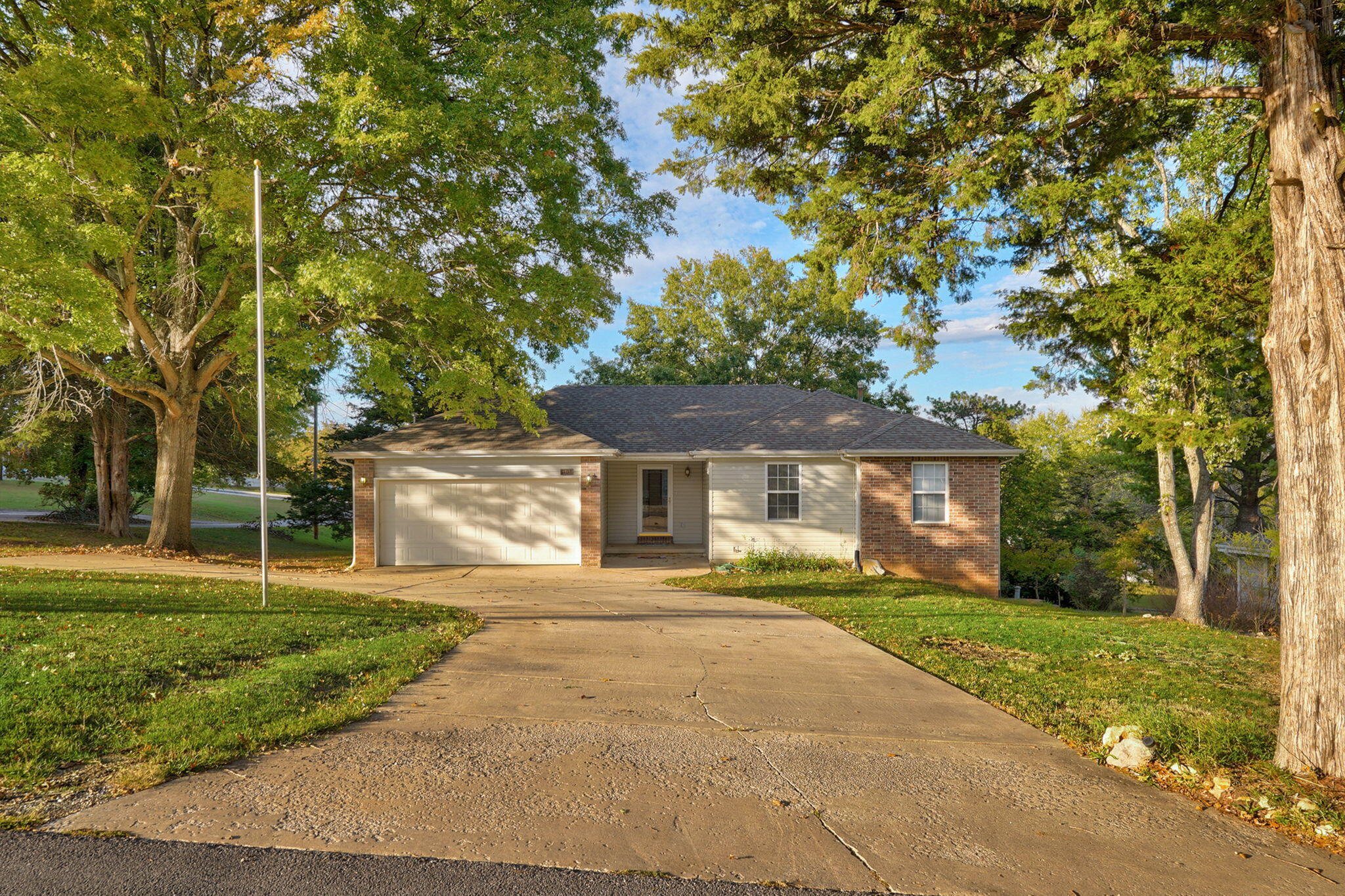 1103 East Lark Street Property Photo 1