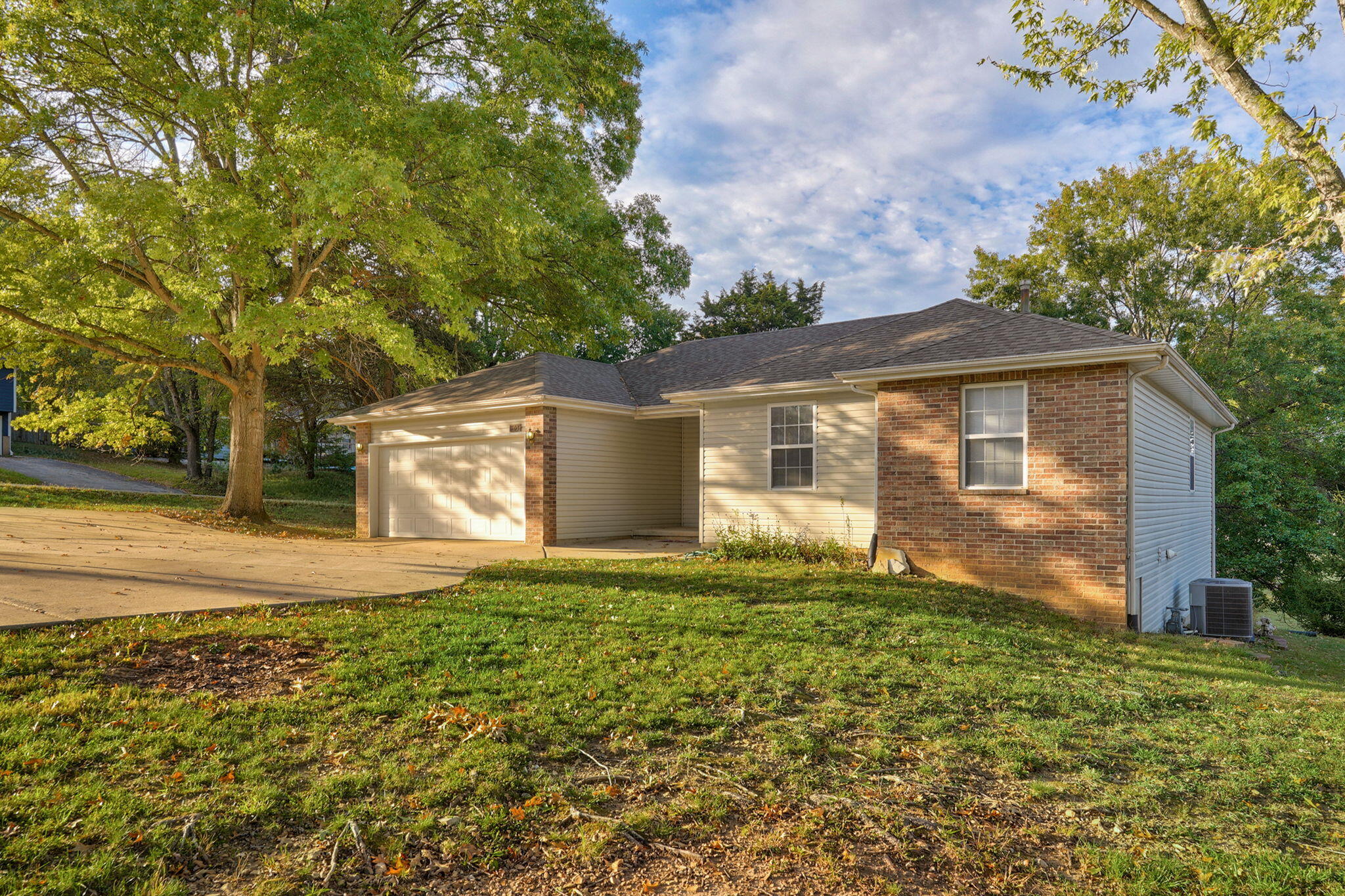 1103 East Lark Street Property Photo 3