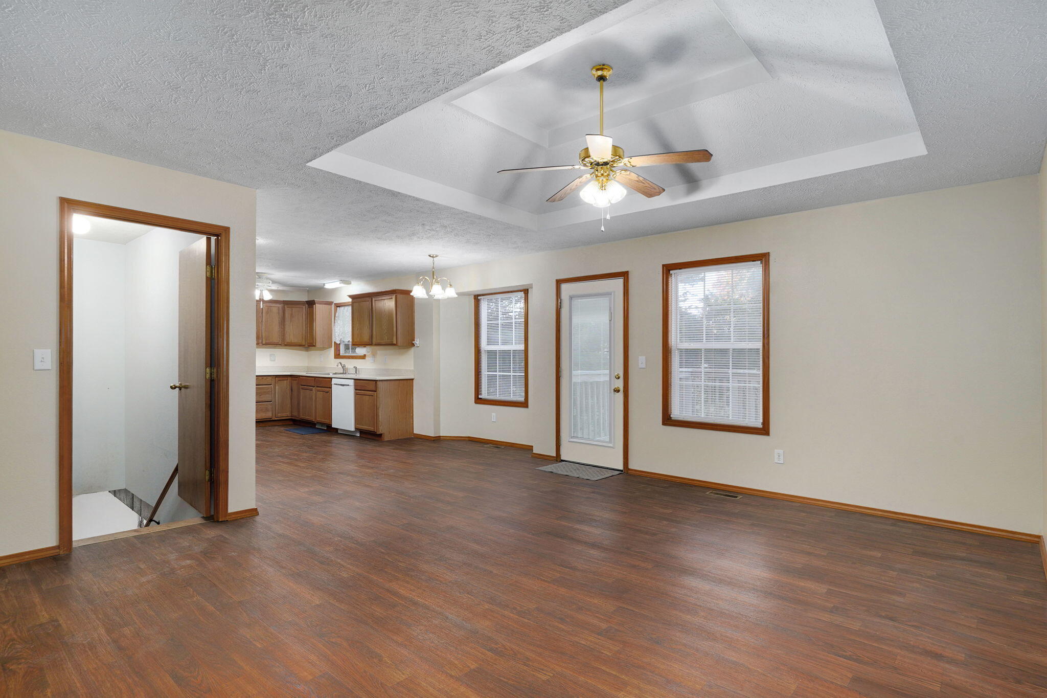 1103 East Lark Street Property Photo 7