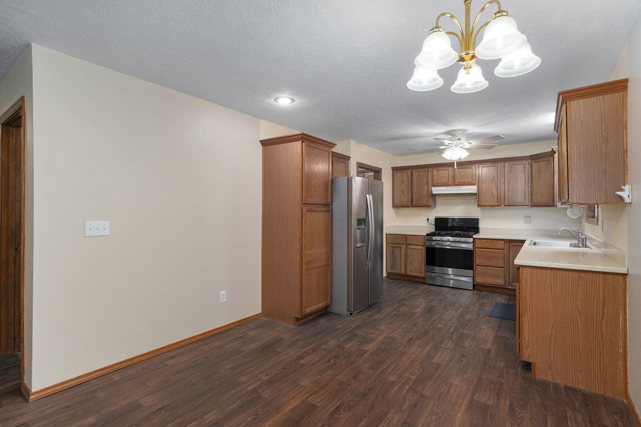 1103 East Lark Street Property Photo 9