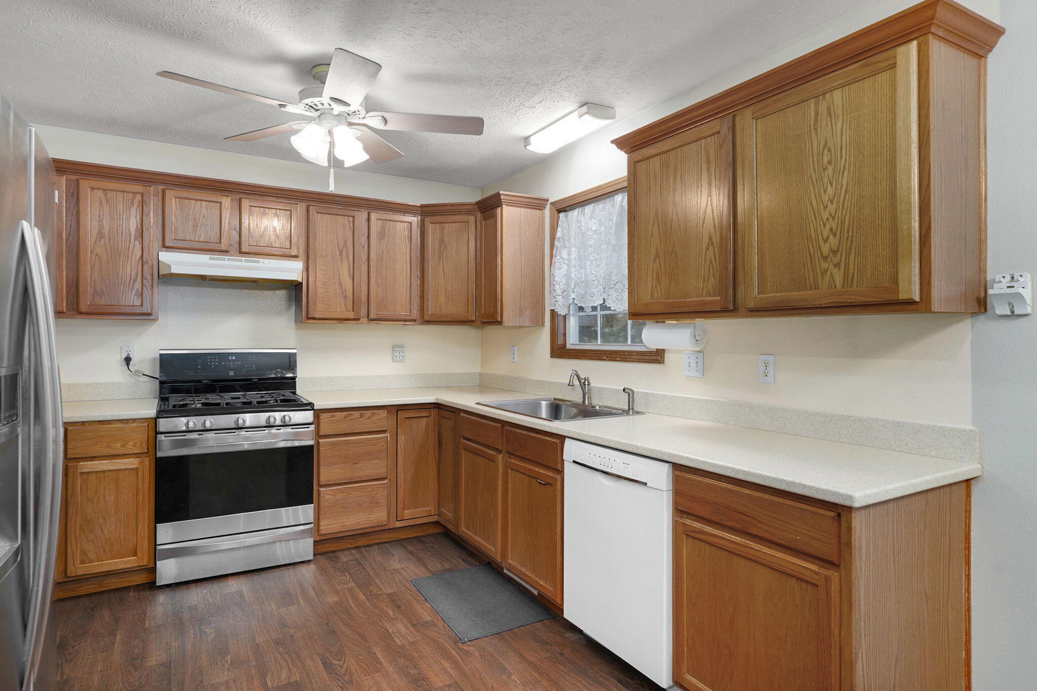 1103 East Lark Street Property Photo 10