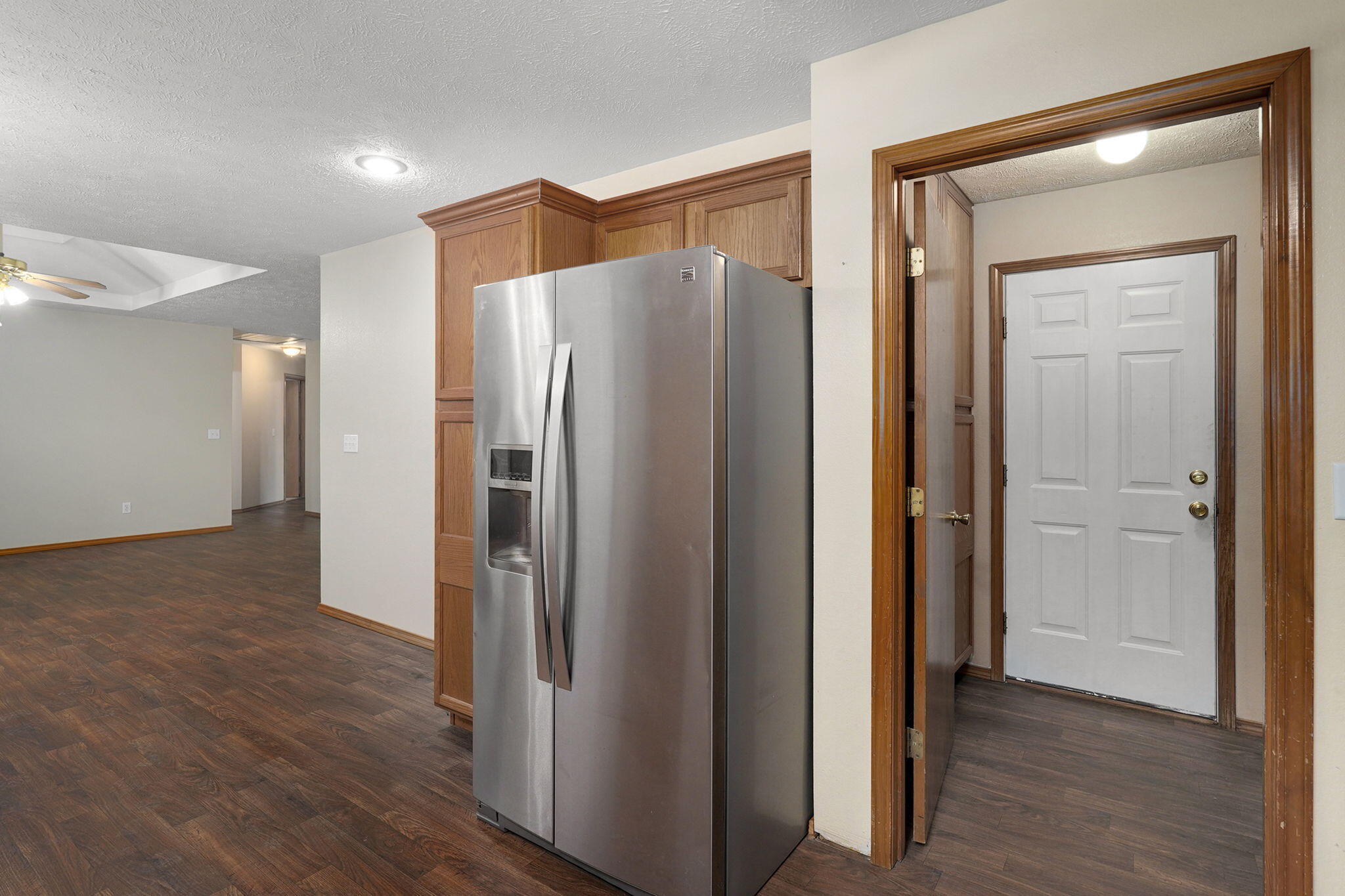 1103 East Lark Street Property Photo 11