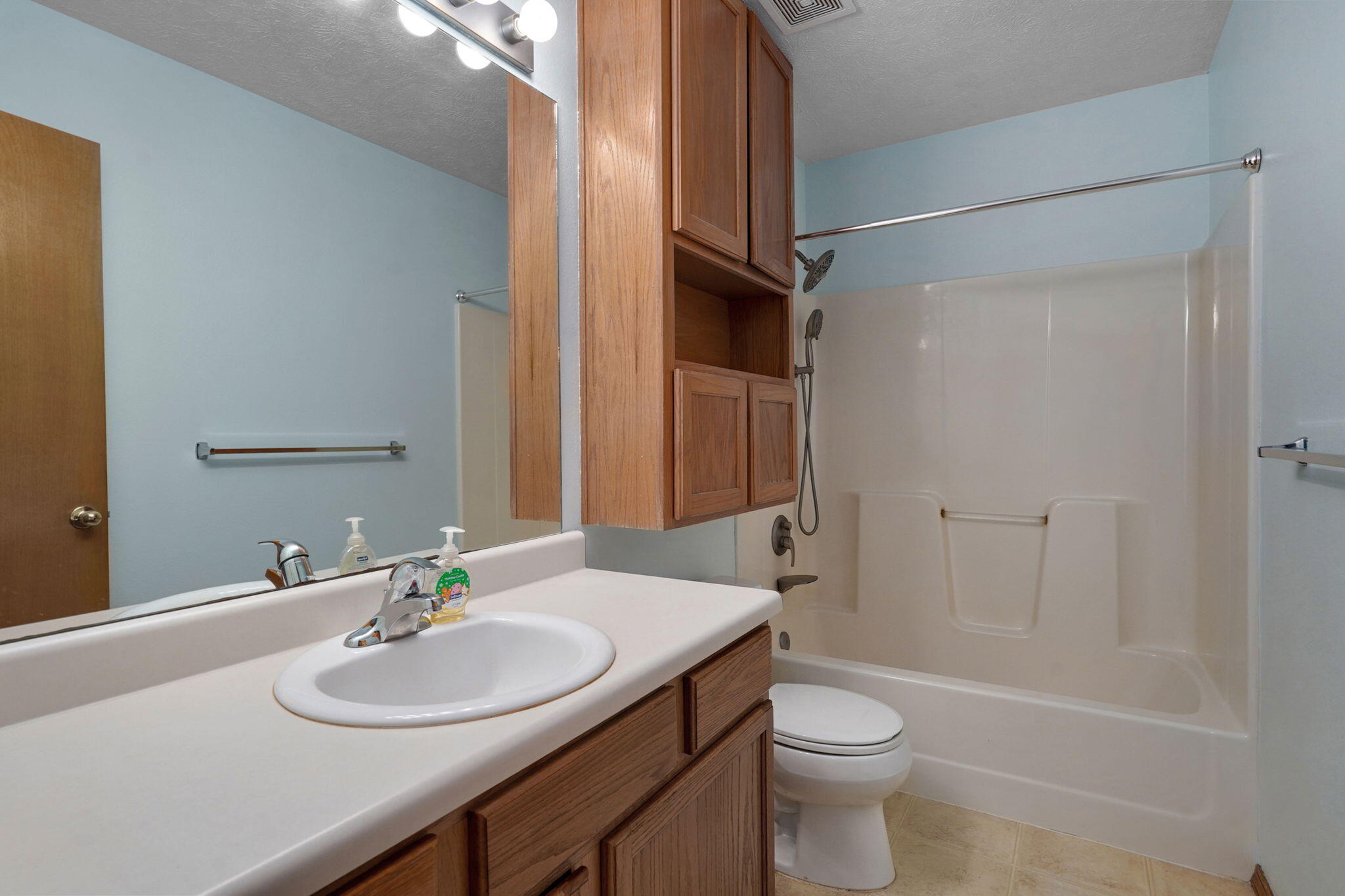 1103 East Lark Street Property Photo 24
