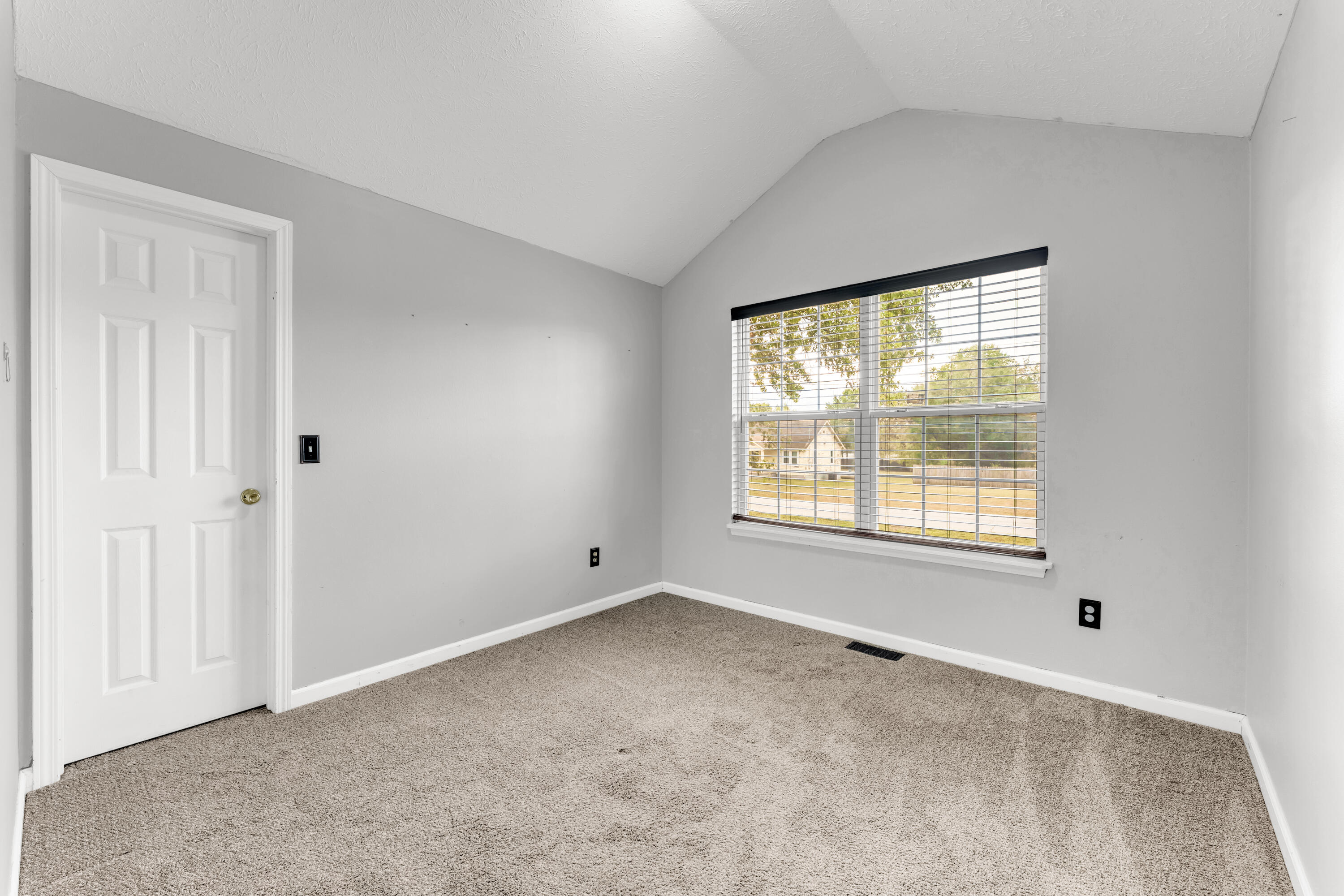 829 East Locust Street Property Photo 7