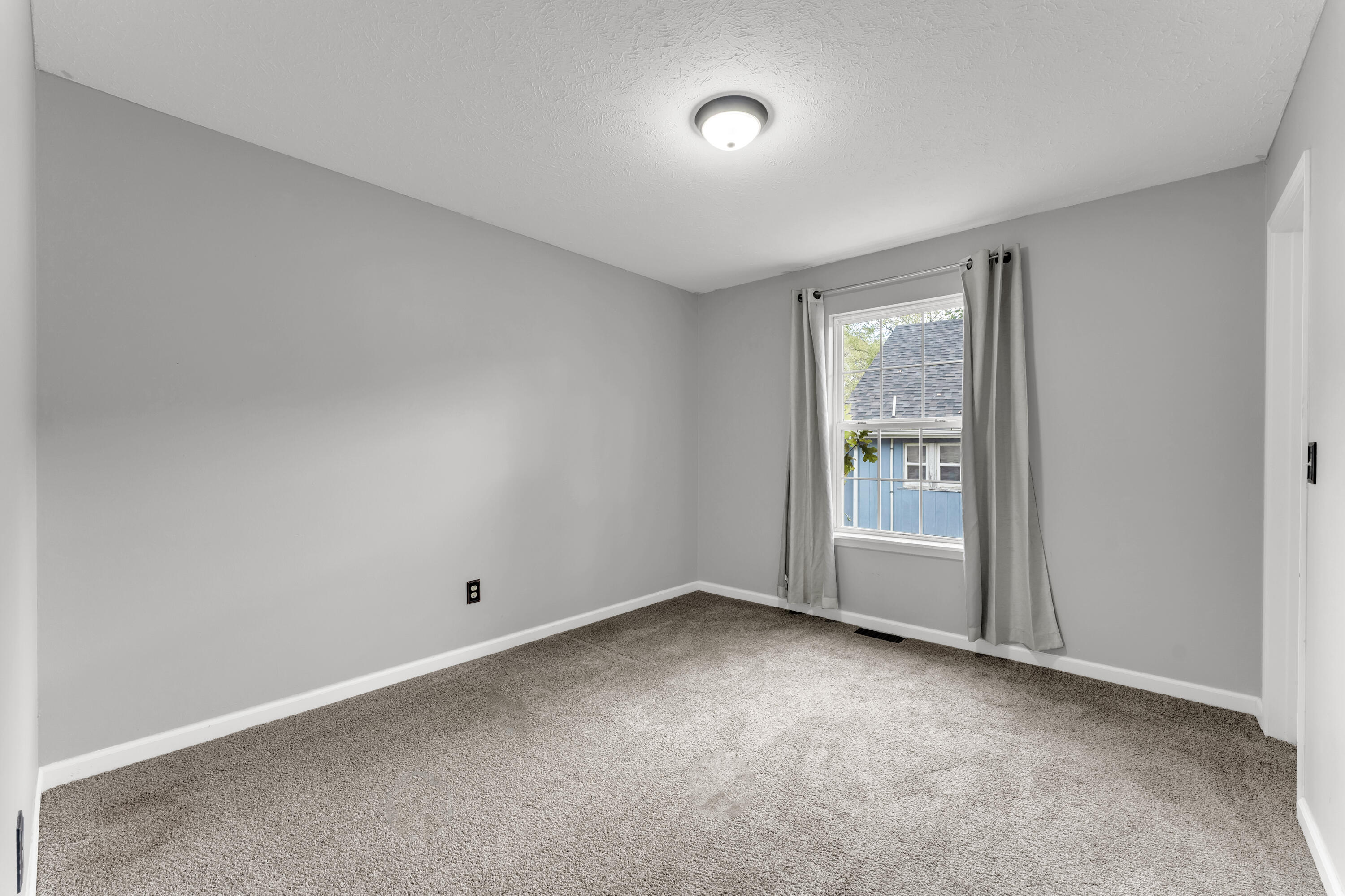 829 East Locust Street Property Photo 8